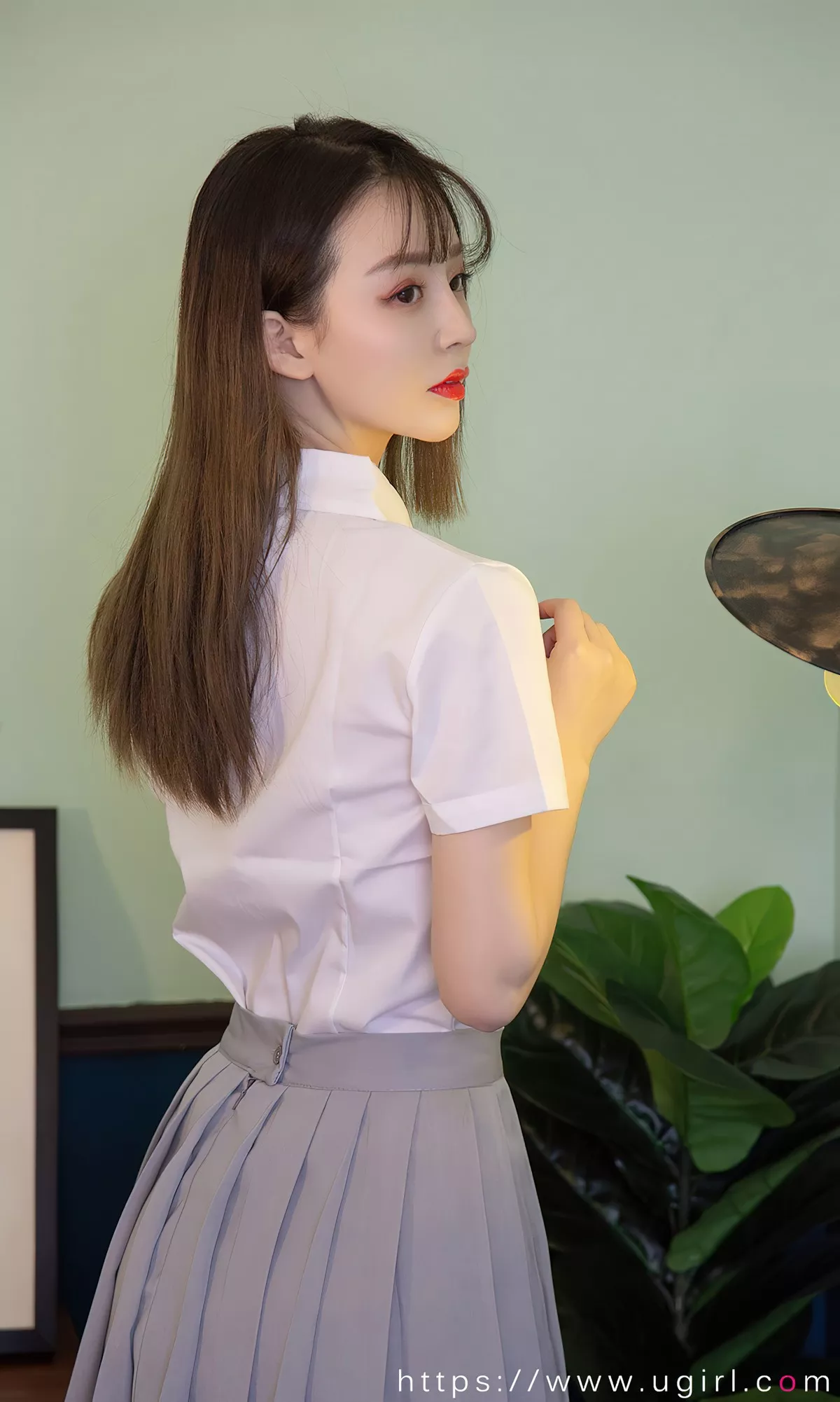 [Ugirls爱尤物]No.2381_模特徐肉肉私房性感JK制服+唐风旗袍秀完美身材诱惑写真35P