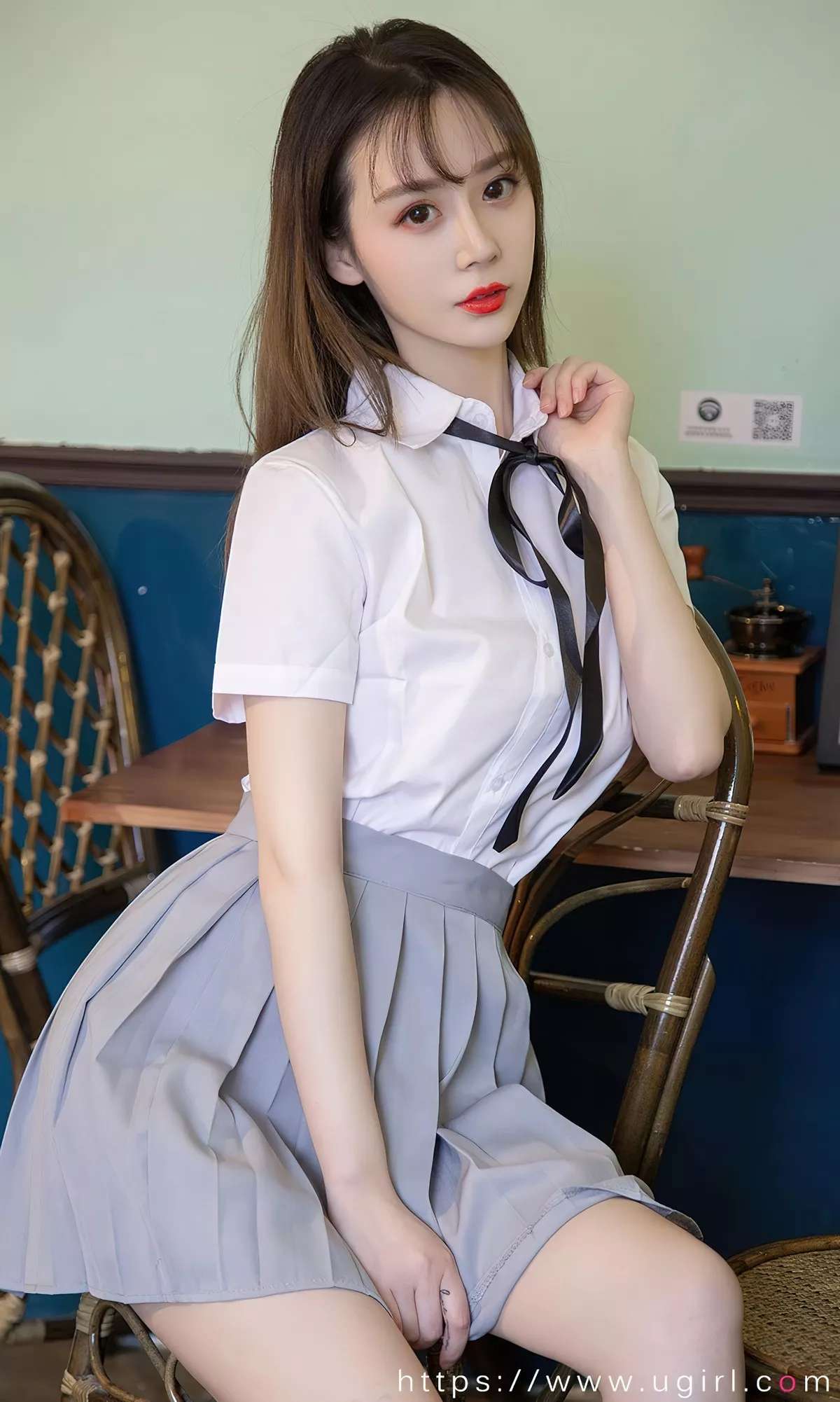 [Ugirls爱尤物]No.2381_模特徐肉肉私房性感JK制服+唐风旗袍秀完美身材诱惑写真35P