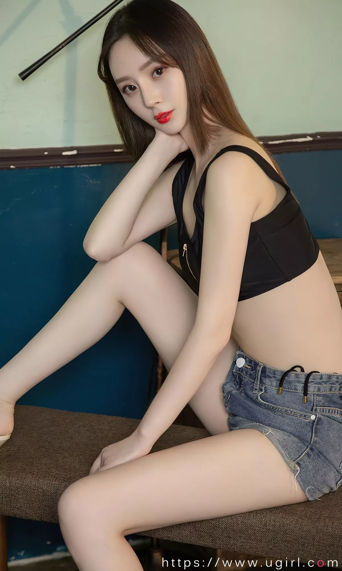 [Ugirls爱尤物]No.2381_模特徐肉肉私房性感JK制服+唐风旗袍秀完美身材诱惑写真35P