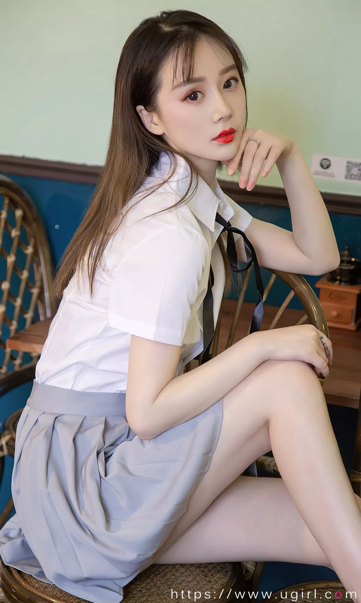 [Ugirls爱尤物]No.2381_模特徐肉肉私房性感JK制服+唐风旗袍秀完美身材诱惑写真35P