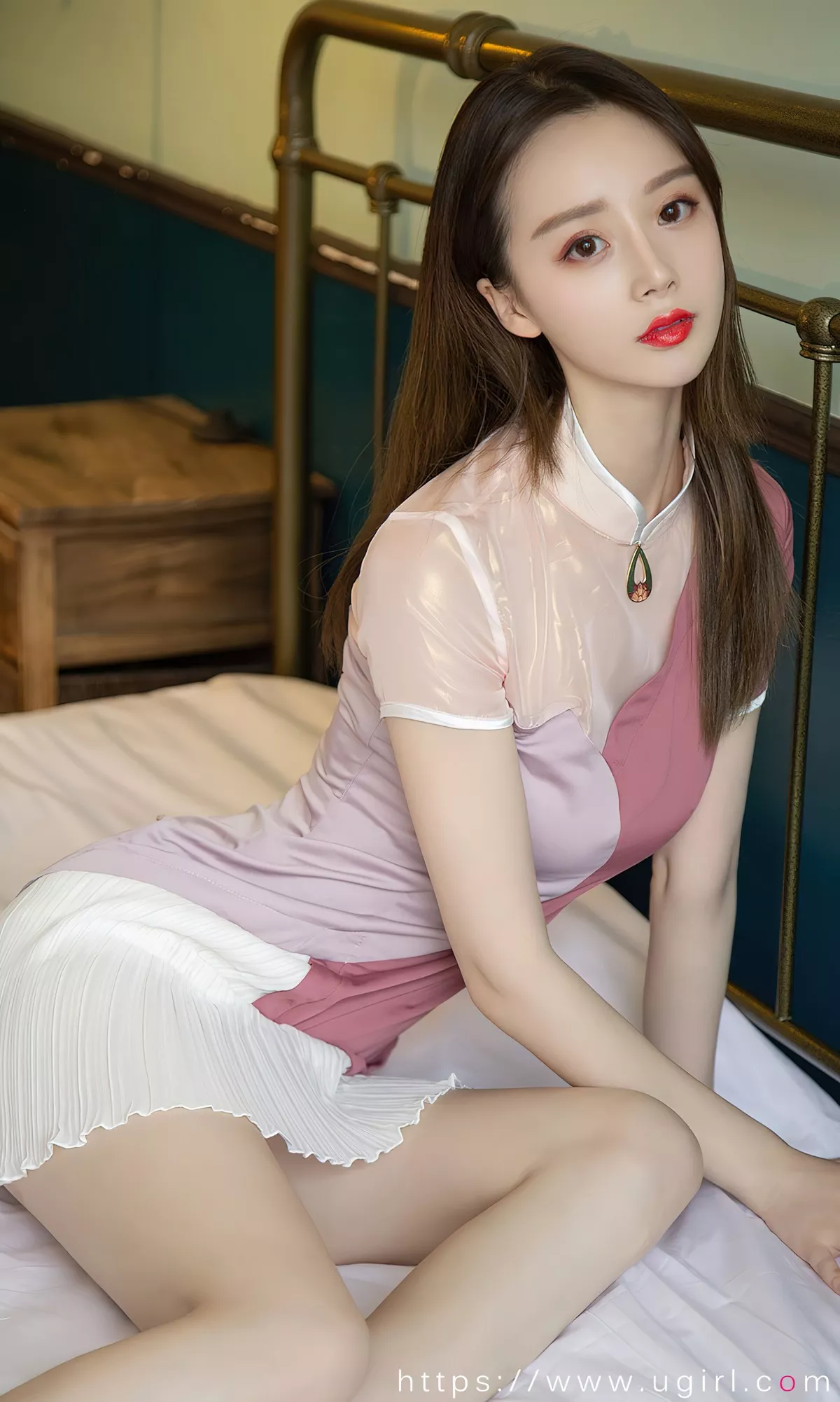 [Ugirls爱尤物]No.2381_模特徐肉肉私房性感JK制服+唐风旗袍秀完美身材诱惑写真35P