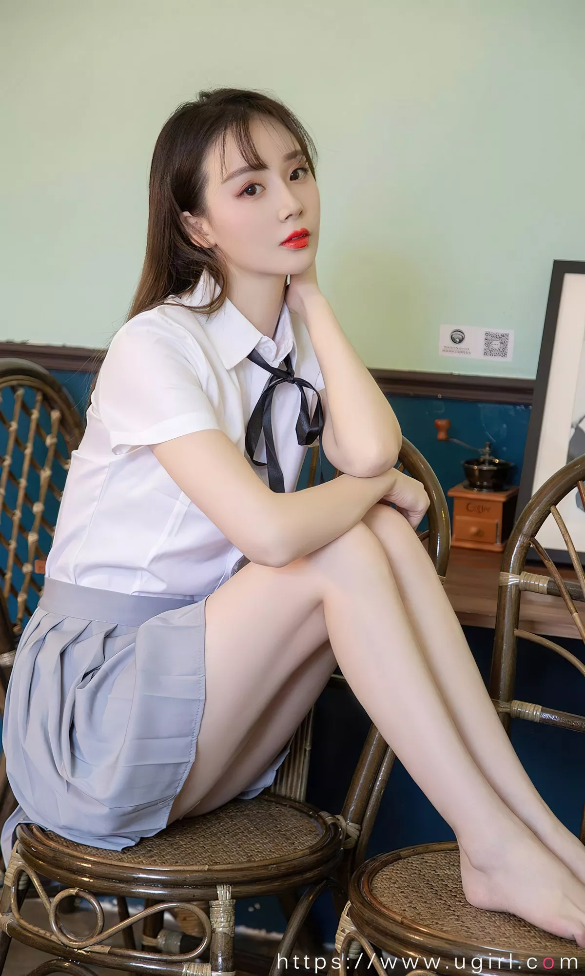 [Ugirls爱尤物]No.2381_模特徐肉肉私房性感JK制服+唐风旗袍秀完美身材诱惑写真35P