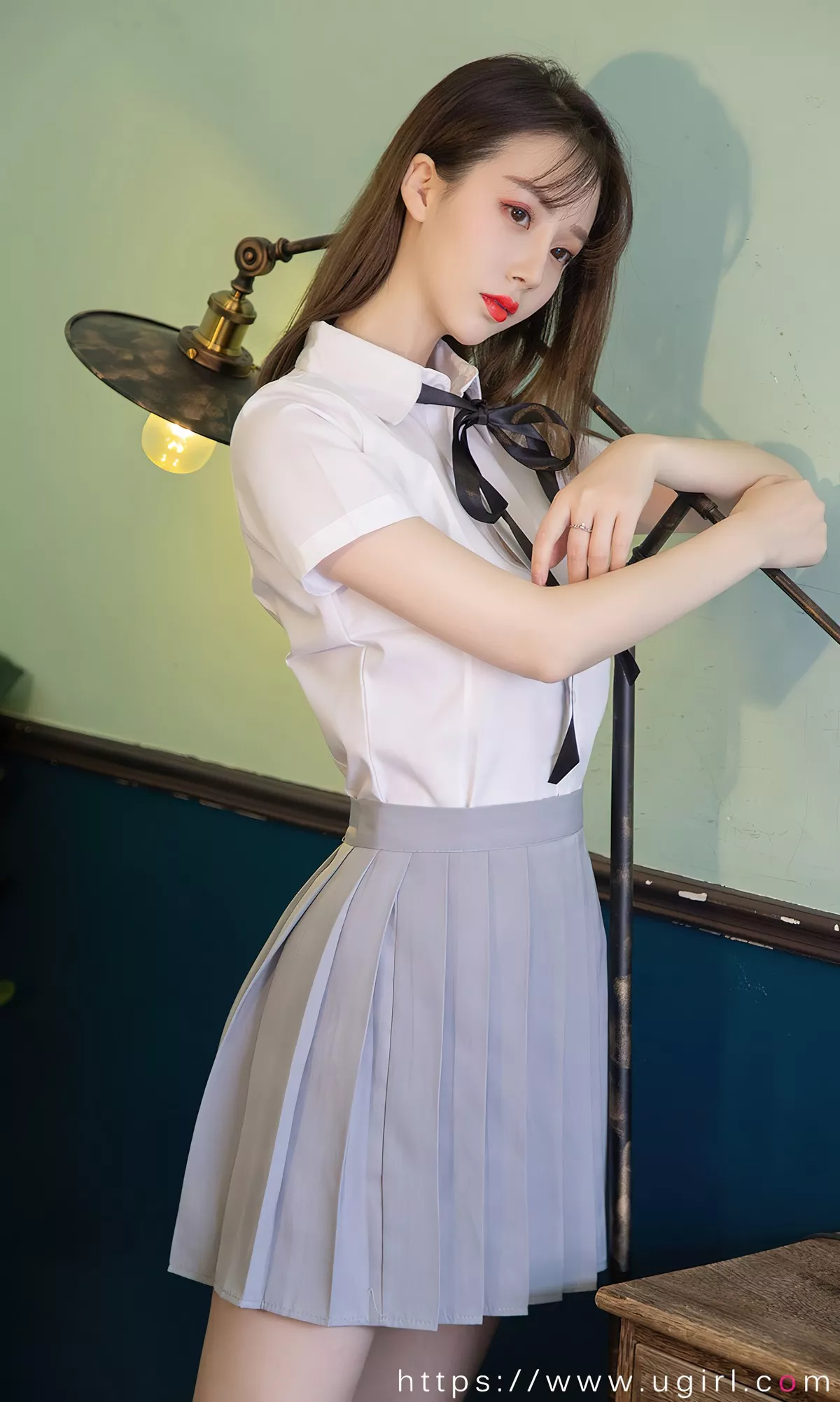 [Ugirls爱尤物]No.2381_模特徐肉肉私房性感JK制服+唐风旗袍秀完美身材诱惑写真35P