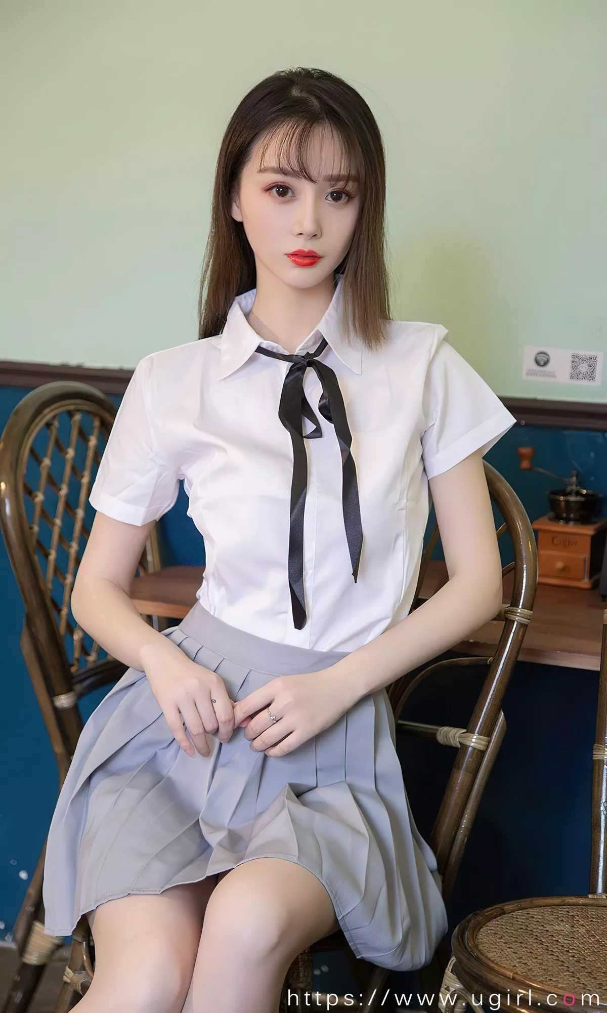 [Ugirls爱尤物]No.2381_模特徐肉肉私房性感JK制服+唐风旗袍秀完美身材诱惑写真35P