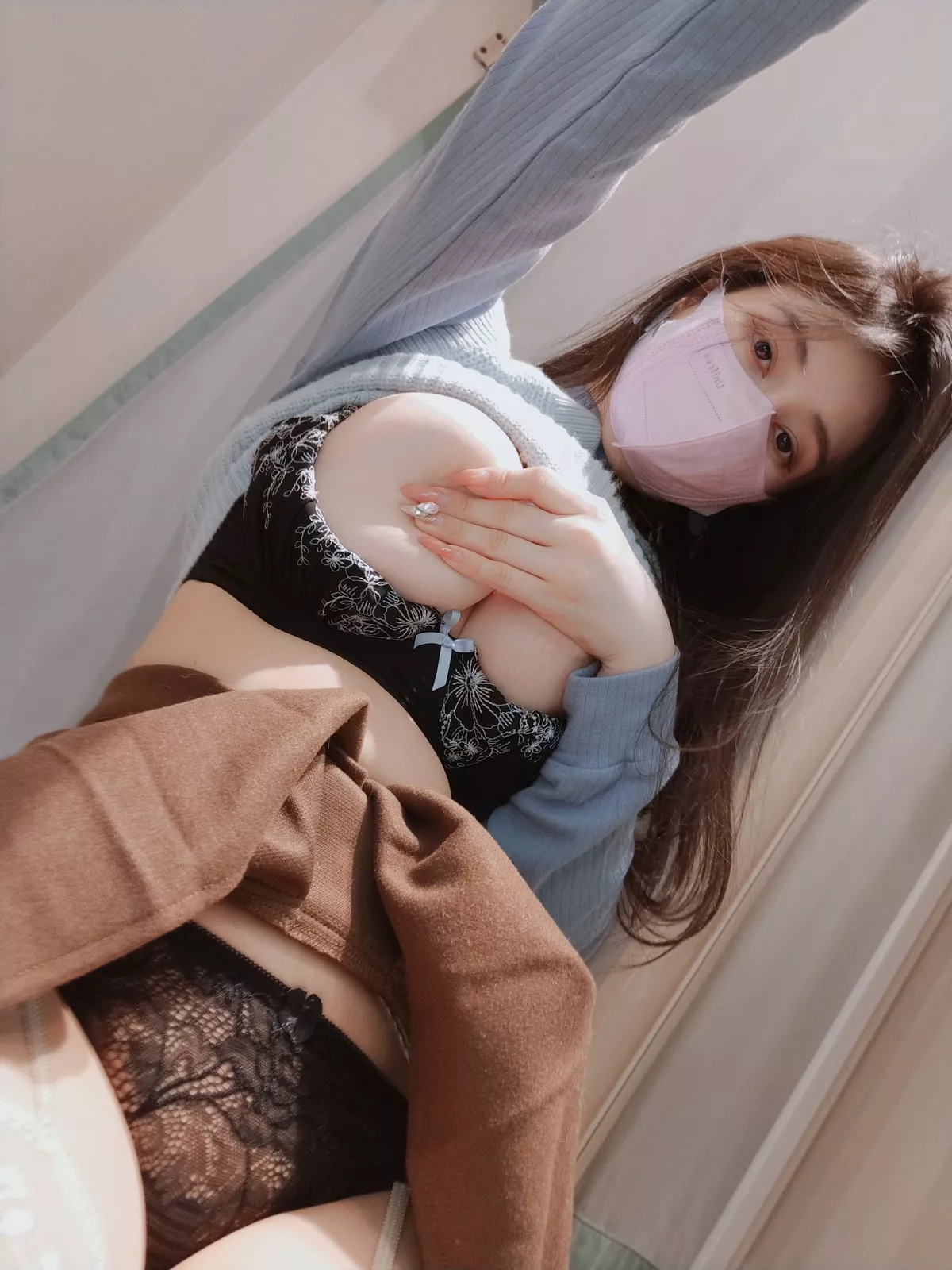 Coser小姐姐白银试着室主题半脱露性感蕾丝内衣配肉丝吊袜秀豪乳翘臀诱惑写真80P