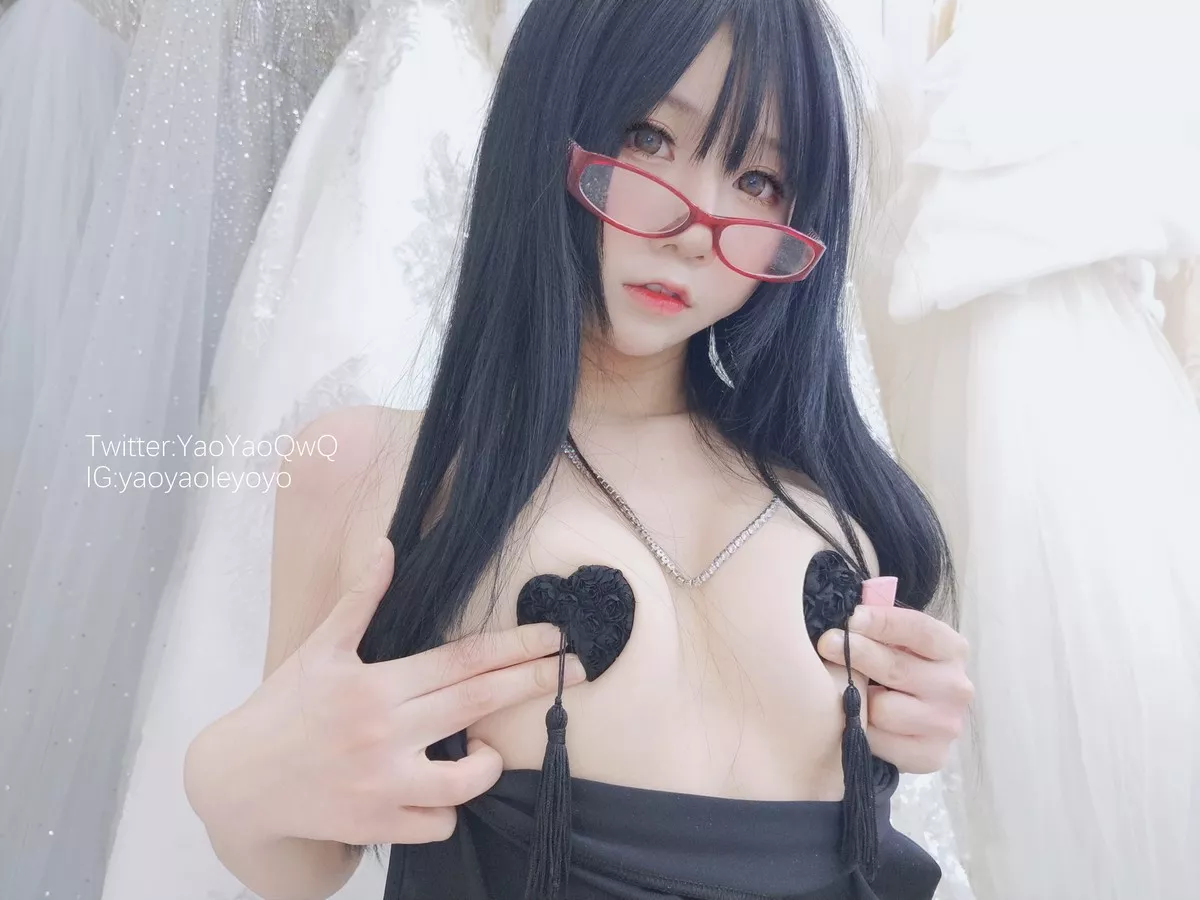 网络美女软妹摇摇乐和姐姐一起玩吧主题性感黑色礼裙半脱露豪乳遮点诱惑写真32P