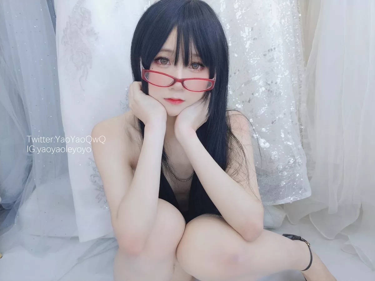 网络美女软妹摇摇乐和姐姐一起玩吧主题性感黑色礼裙半脱露豪乳遮点诱惑写真32P