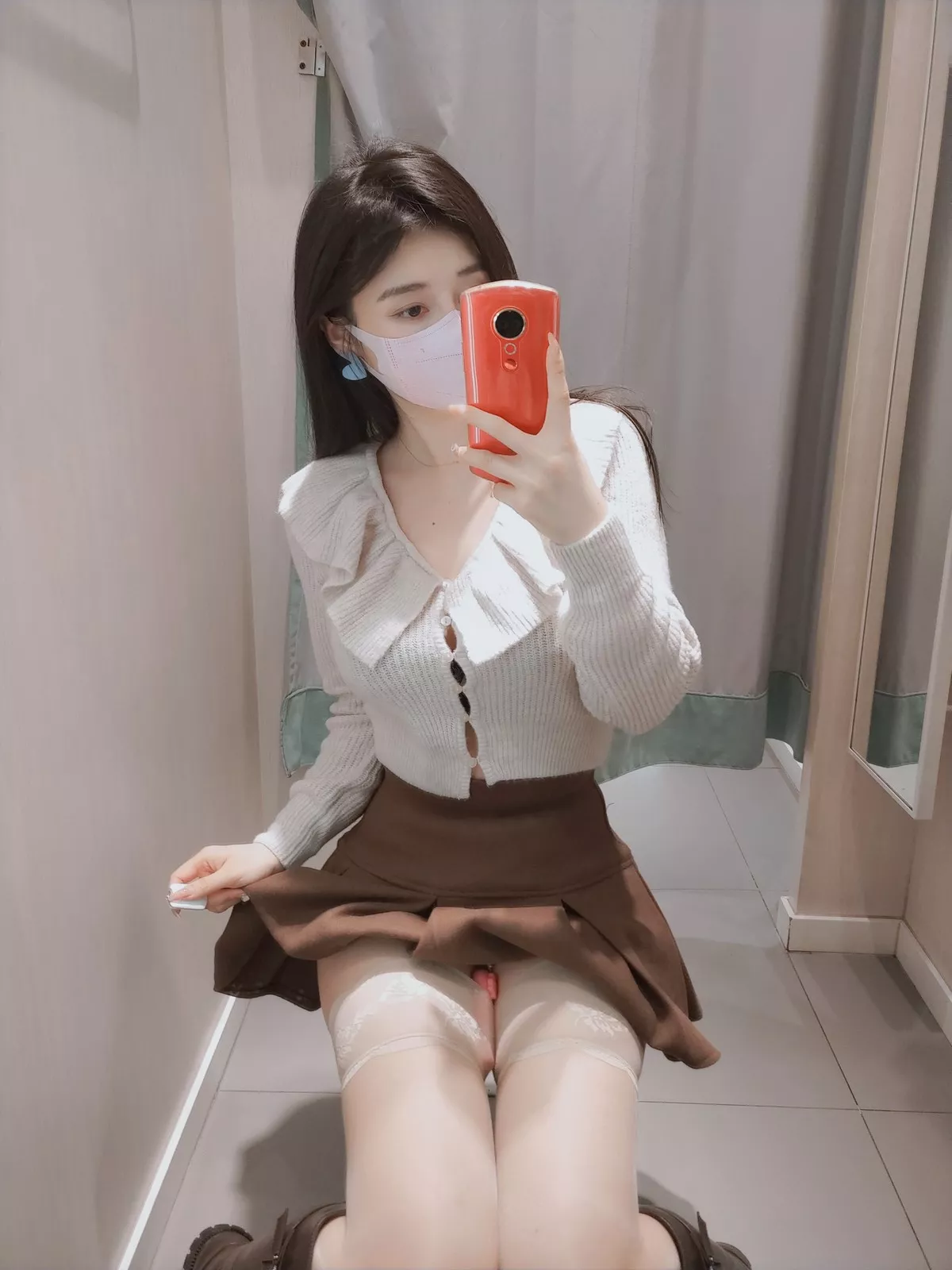 Coser小姐姐白银试着室主题半脱露性感蕾丝内衣配肉丝吊袜秀豪乳翘臀诱惑写真80P