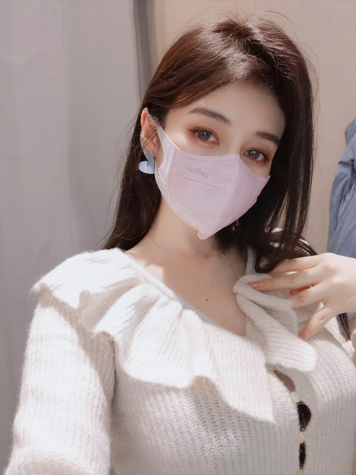 Coser小姐姐白银试着室主题半脱露性感蕾丝内衣配肉丝吊袜秀豪乳翘臀诱惑写真80P