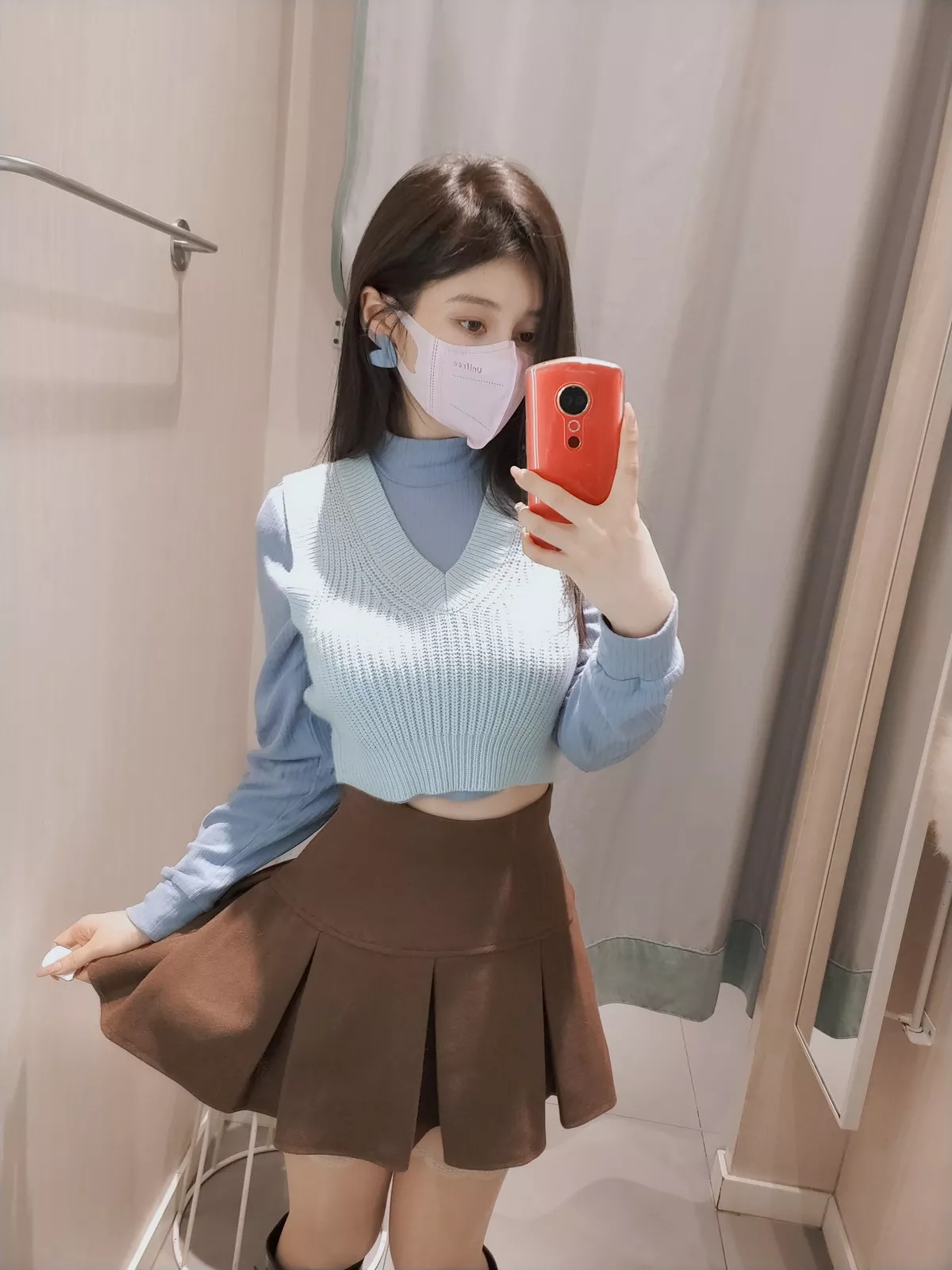 Coser小姐姐白银试着室主题半脱露性感蕾丝内衣配肉丝吊袜秀豪乳翘臀诱惑写真80P
