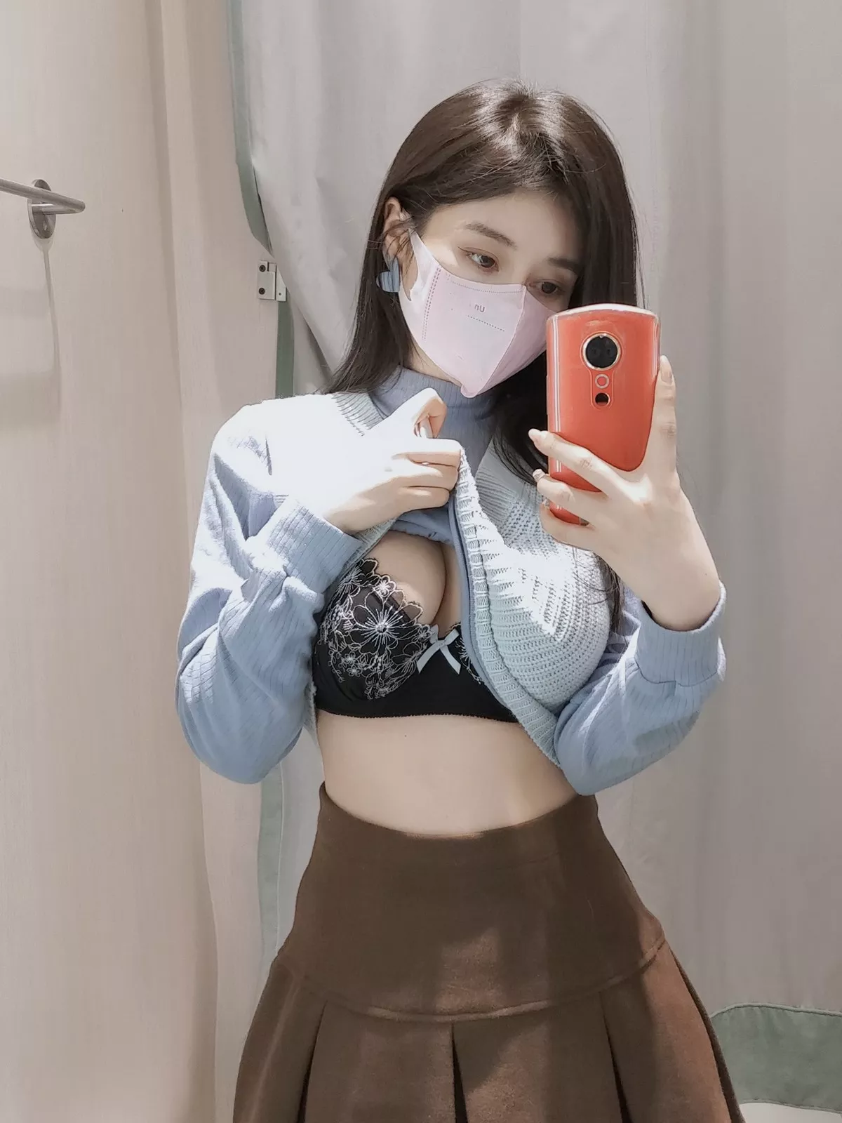 Coser小姐姐白银试着室主题半脱露性感蕾丝内衣配肉丝吊袜秀豪乳翘臀诱惑写真80P