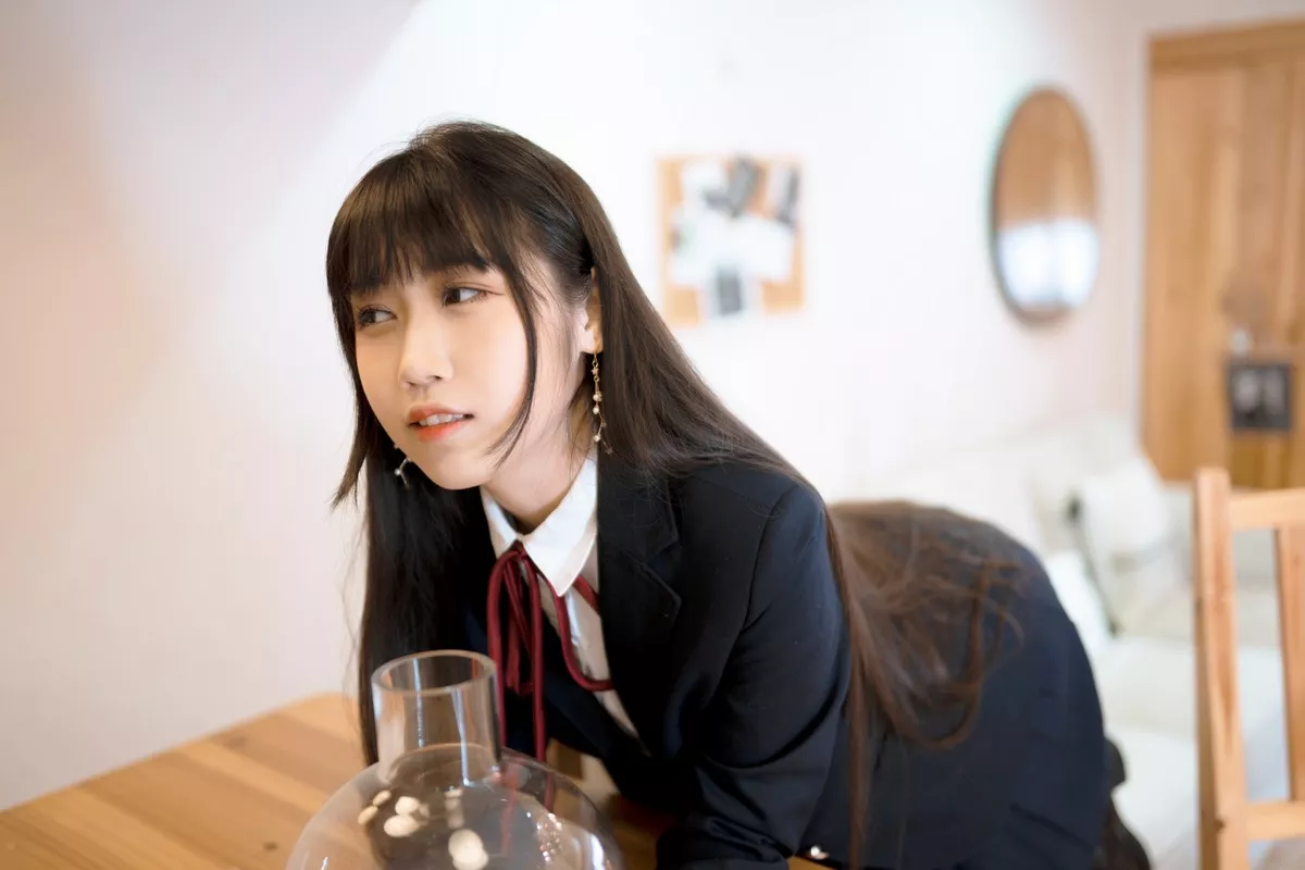 人气Coser不呆猫校服JK主题私房性感黑色短裙下超薄黑丝裤袜极致魅惑写真64P