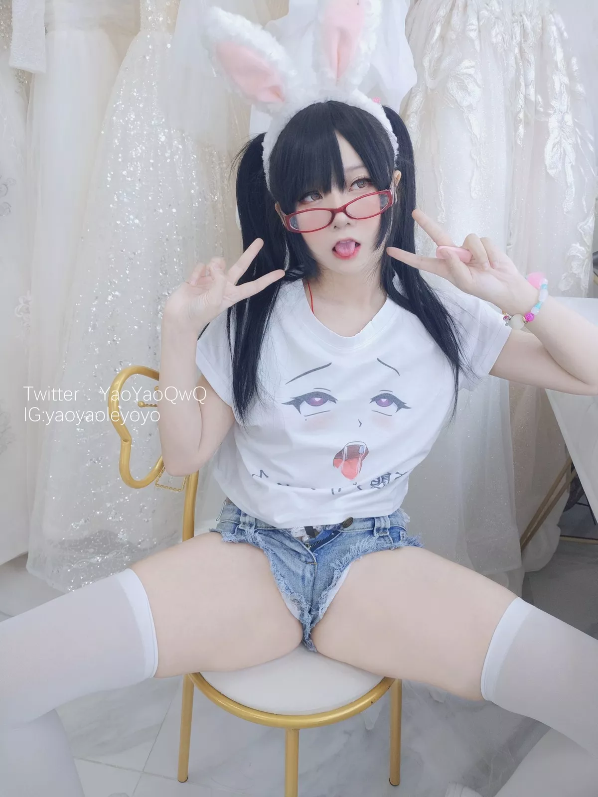 网络美女软妹摇摇乐一只小兔子主题私房半脱露白色蕾丝内衣秀豪乳遮点诱惑写真94P