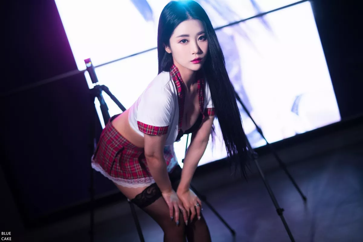 [Bluecake]Bomi-Siren主题私房性感JK制服+黑色皮质短裙套装秀完美身材诱惑写真71P