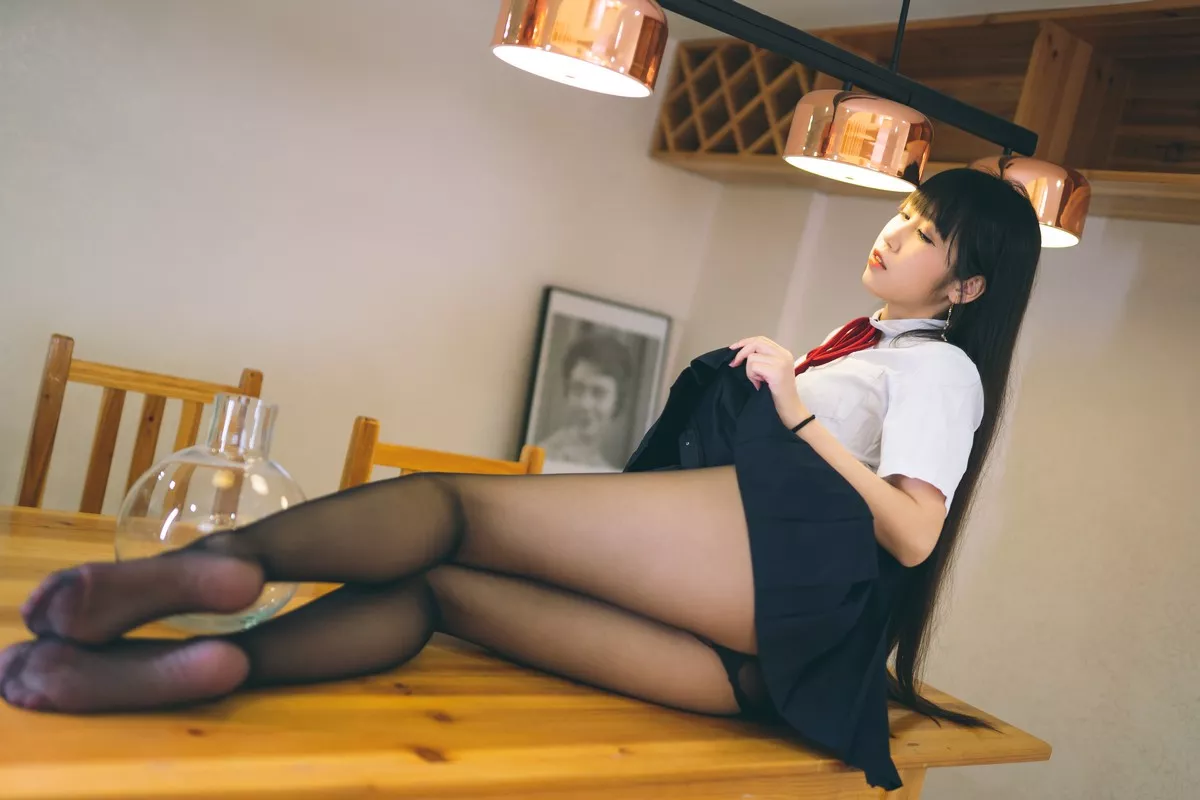 人气Coser不呆猫校服JK主题私房性感黑色短裙下超薄黑丝裤袜极致魅惑写真64P