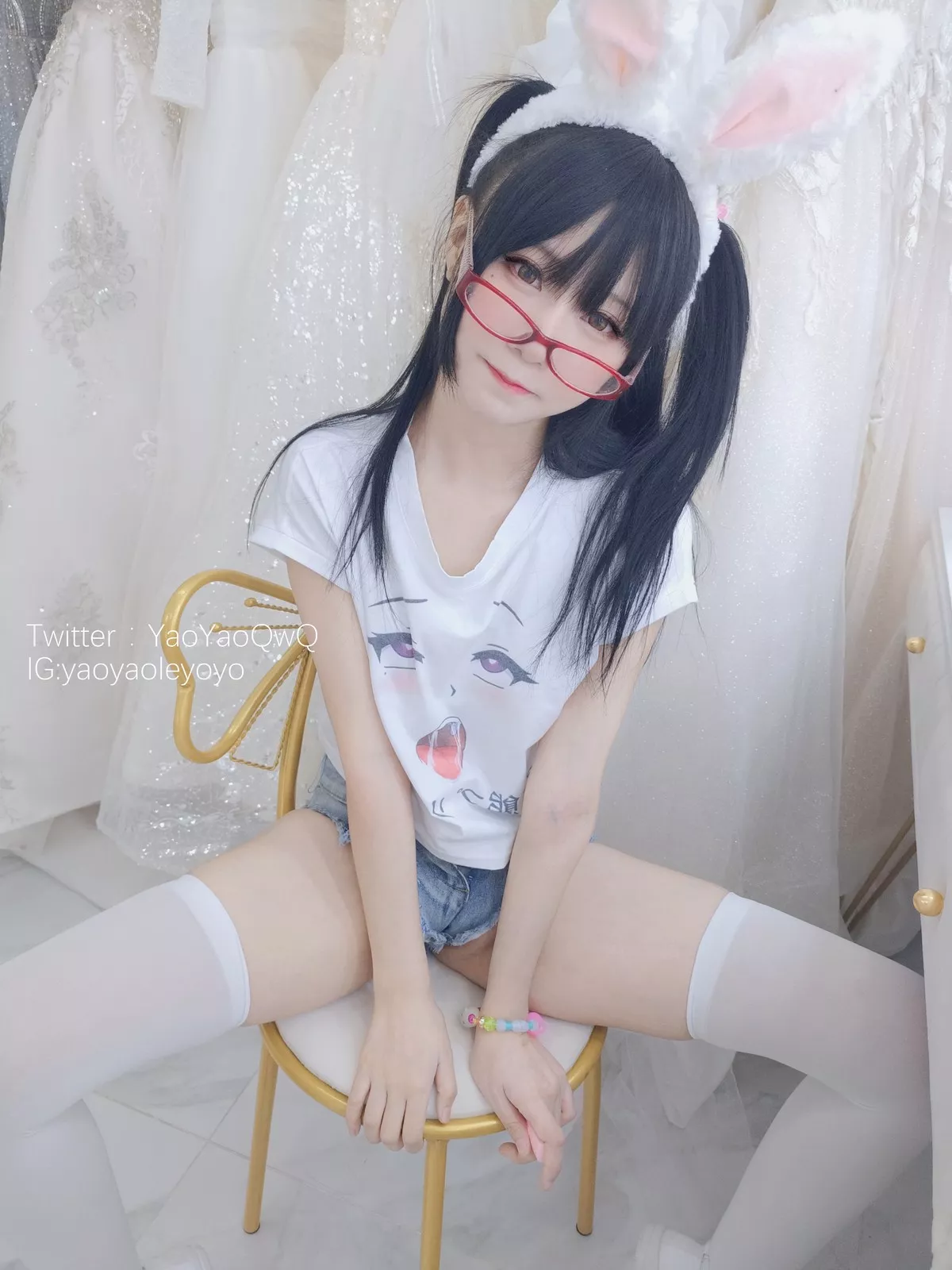 网络美女软妹摇摇乐一只小兔子主题私房半脱露白色蕾丝内衣秀豪乳遮点诱惑写真94P