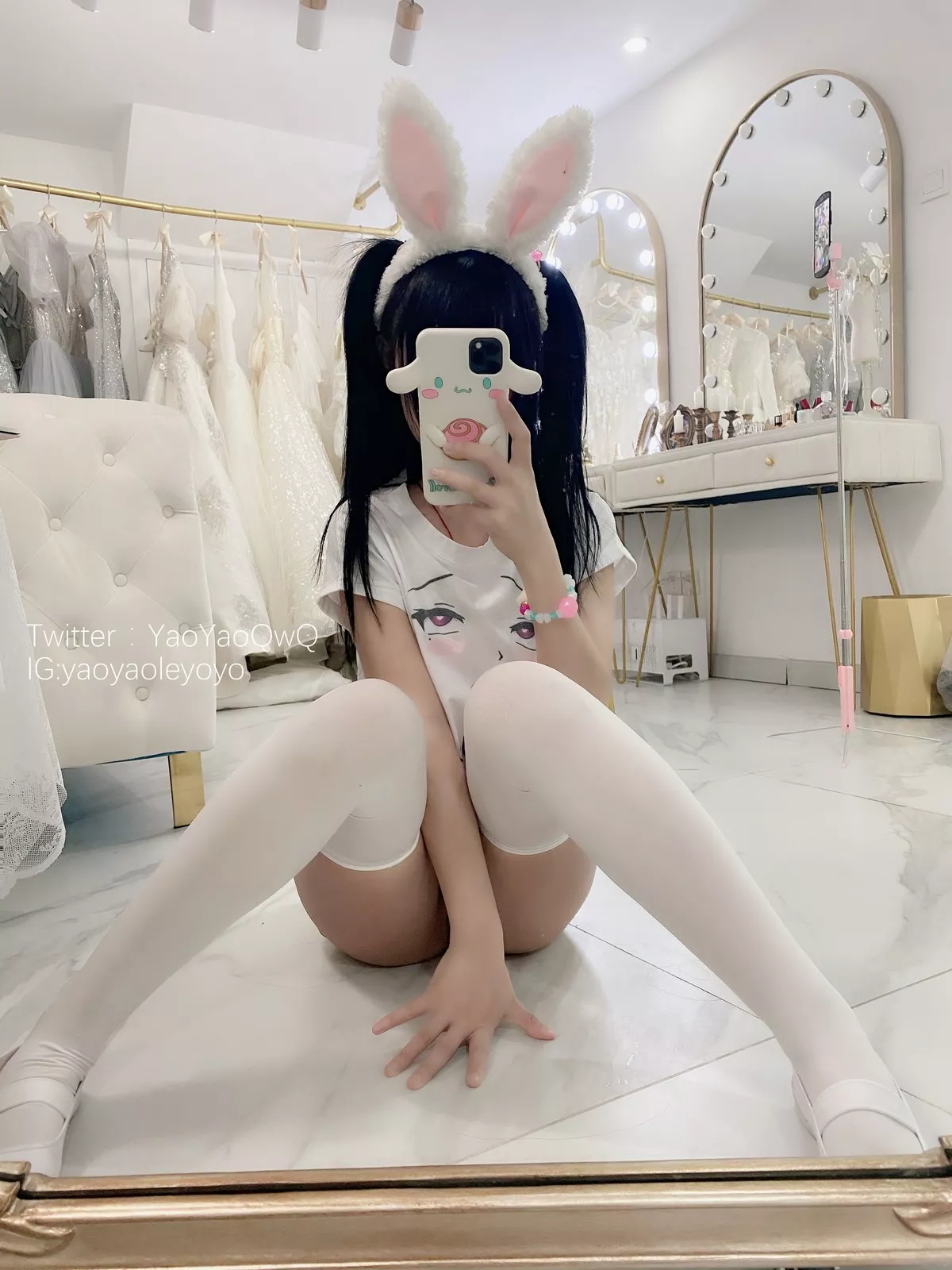 网络美女软妹摇摇乐一只小兔子主题私房半脱露白色蕾丝内衣秀豪乳遮点诱惑写真94P