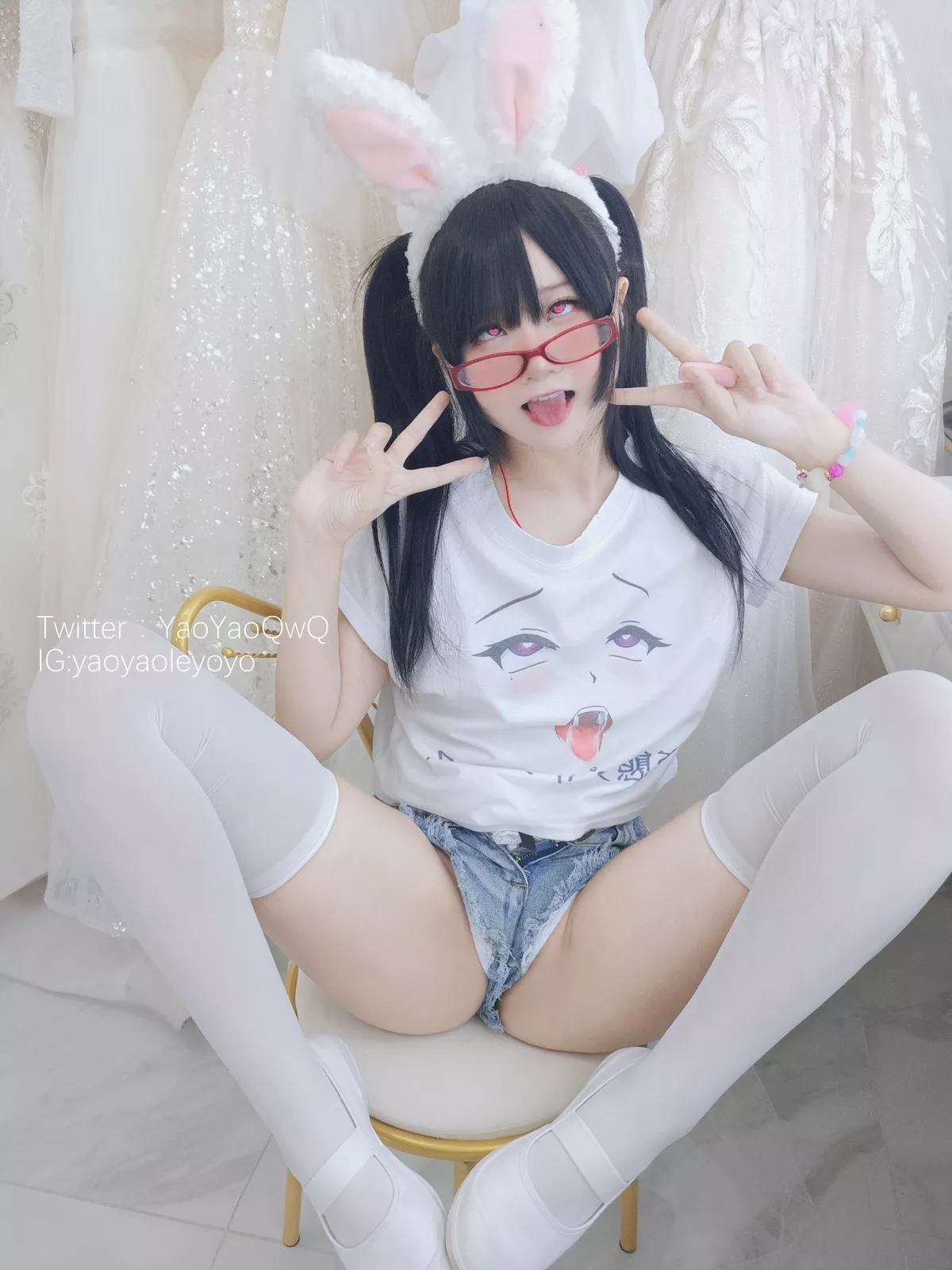网络美女软妹摇摇乐一只小兔子主题私房半脱露白色蕾丝内衣秀豪乳遮点诱惑写真94P