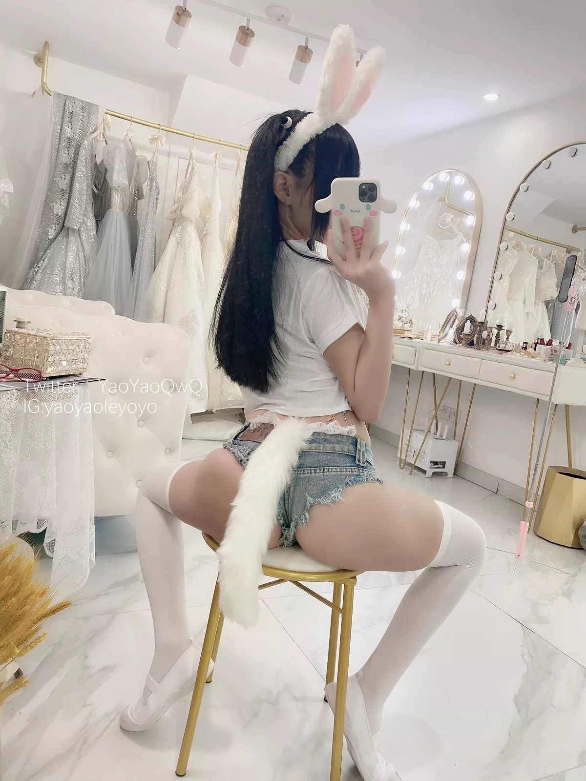 网络美女软妹摇摇乐一只小兔子主题私房半脱露白色蕾丝内衣秀豪乳遮点诱惑写真94P