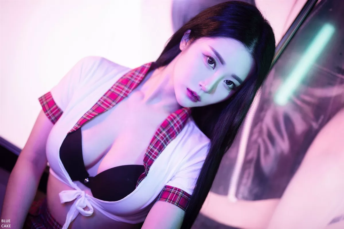 [Bluecake]Bomi-Siren主题私房性感JK制服+黑色皮质短裙套装秀完美身材诱惑写真71P