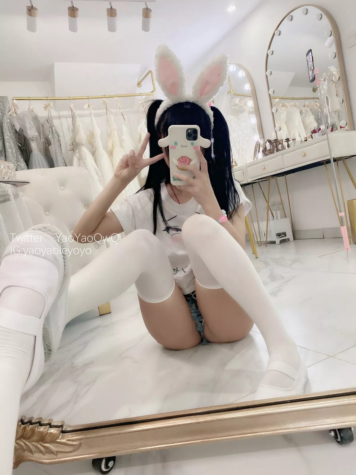 网络美女软妹摇摇乐一只小兔子主题私房半脱露白色蕾丝内衣秀豪乳遮点诱惑写真94P