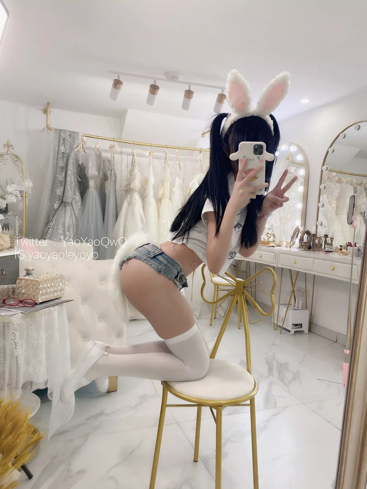 网络美女软妹摇摇乐一只小兔子主题私房半脱露白色蕾丝内衣秀豪乳遮点诱惑写真94P