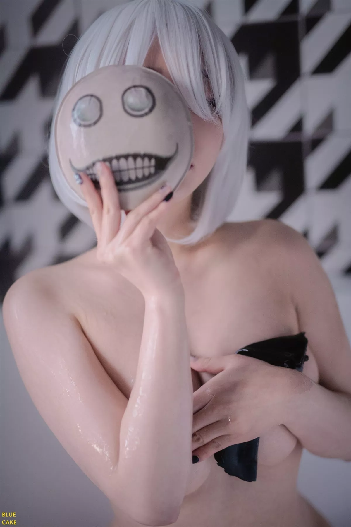 [Bluecake]孙艺恩-2B RED主题私房性感黑色服饰半脱秀豪乳翘臀惹火诱惑写真62P