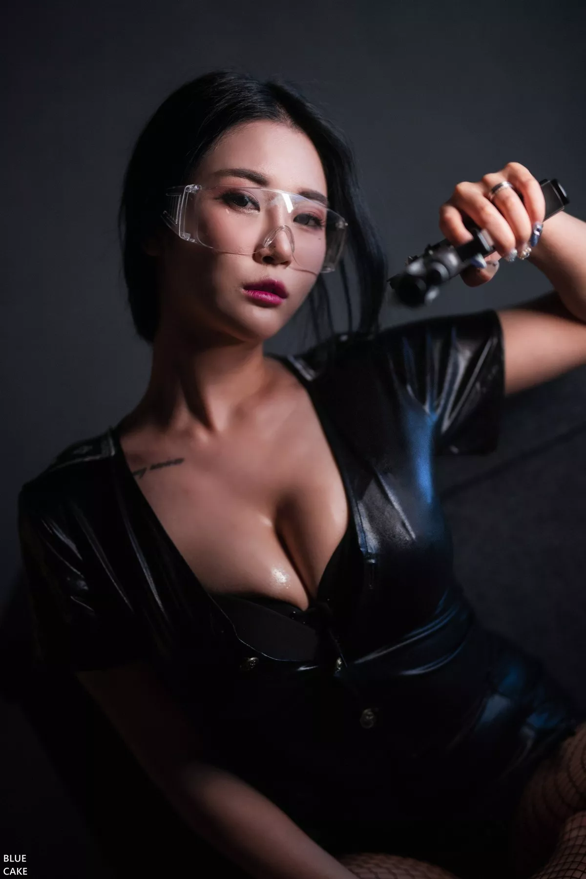 [Bluecake]Bomi-Siren主题私房性感JK制服+黑色皮质短裙套装秀完美身材诱惑写真71P