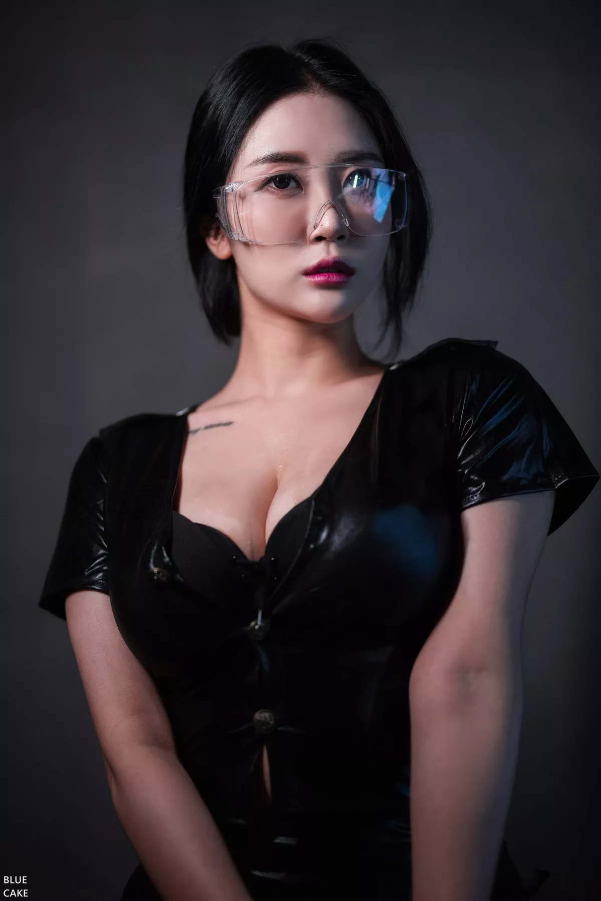 [Bluecake]Bomi-Siren主题私房性感JK制服+黑色皮质短裙套装秀完美身材诱惑写真71P