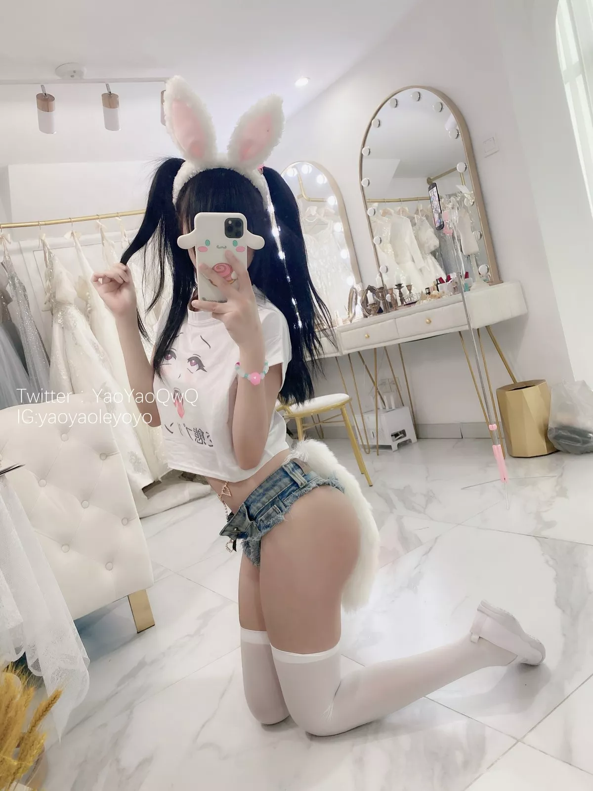 网络美女软妹摇摇乐一只小兔子主题私房半脱露白色蕾丝内衣秀豪乳遮点诱惑写真94P