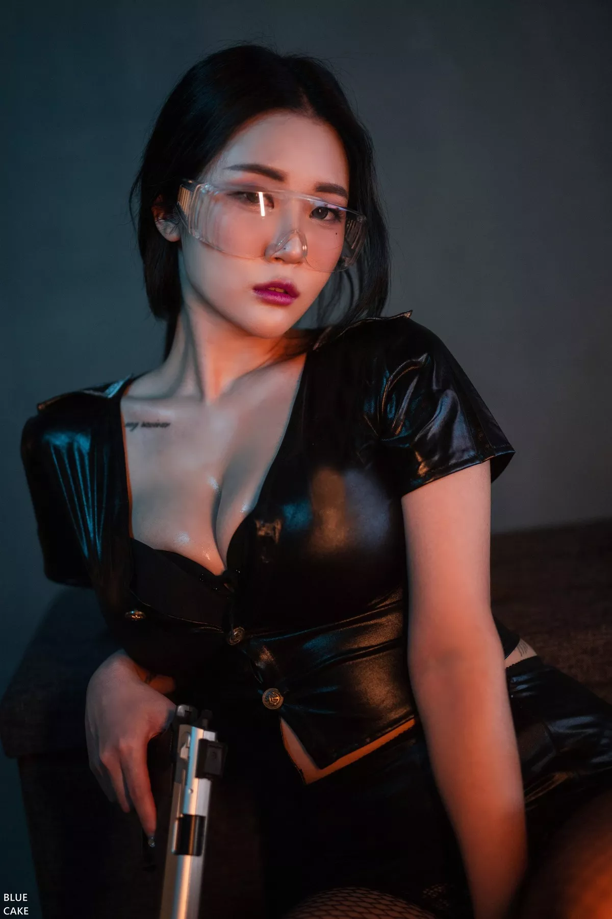 [Bluecake]Bomi-Siren主题私房性感JK制服+黑色皮质短裙套装秀完美身材诱惑写真71P