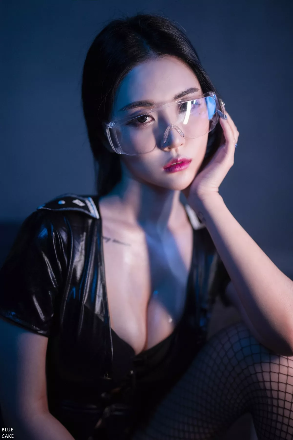 [Bluecake]Bomi-Siren主题私房性感JK制服+黑色皮质短裙套装秀完美身材诱惑写真71P
