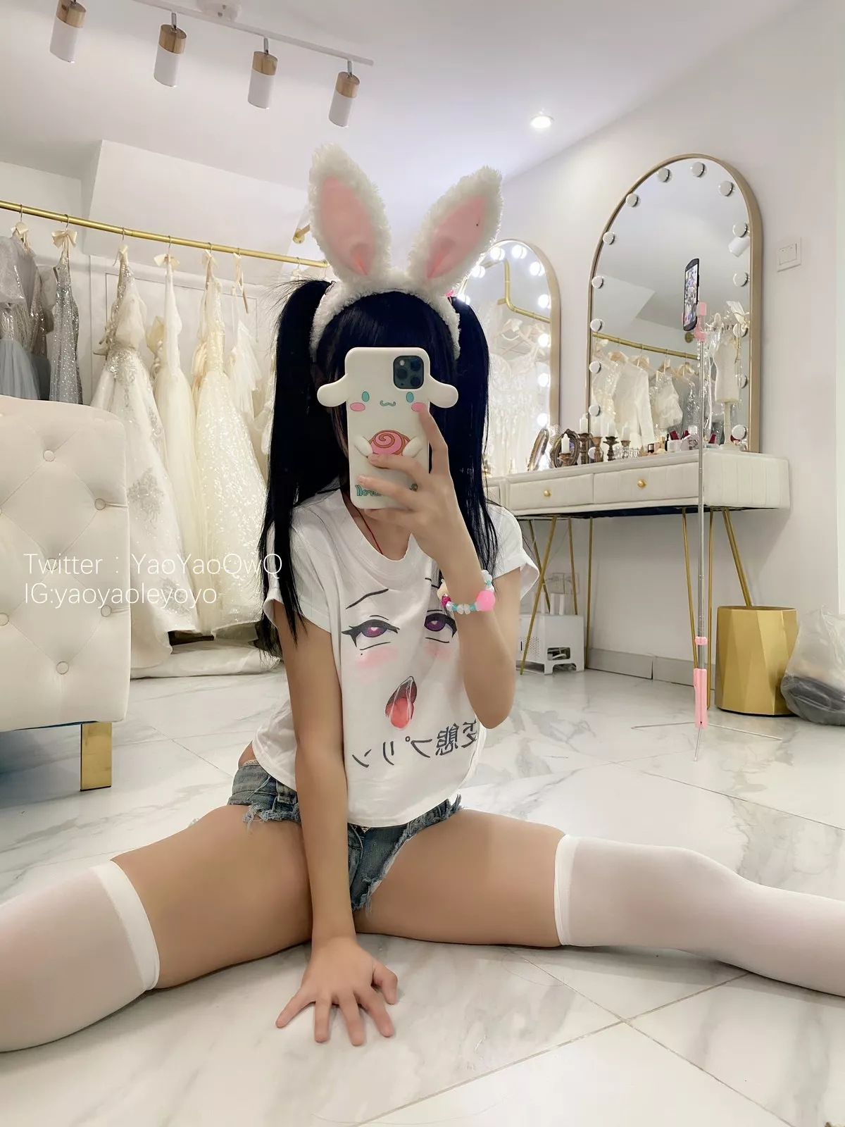 网络美女软妹摇摇乐一只小兔子主题私房半脱露白色蕾丝内衣秀豪乳遮点诱惑写真94P