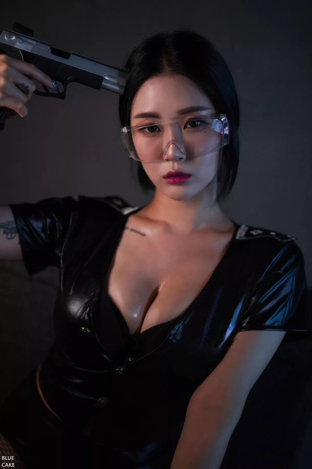 [Bluecake]Bomi-Siren主题私房性感JK制服+黑色皮质短裙套装秀完美身材诱惑写真71P