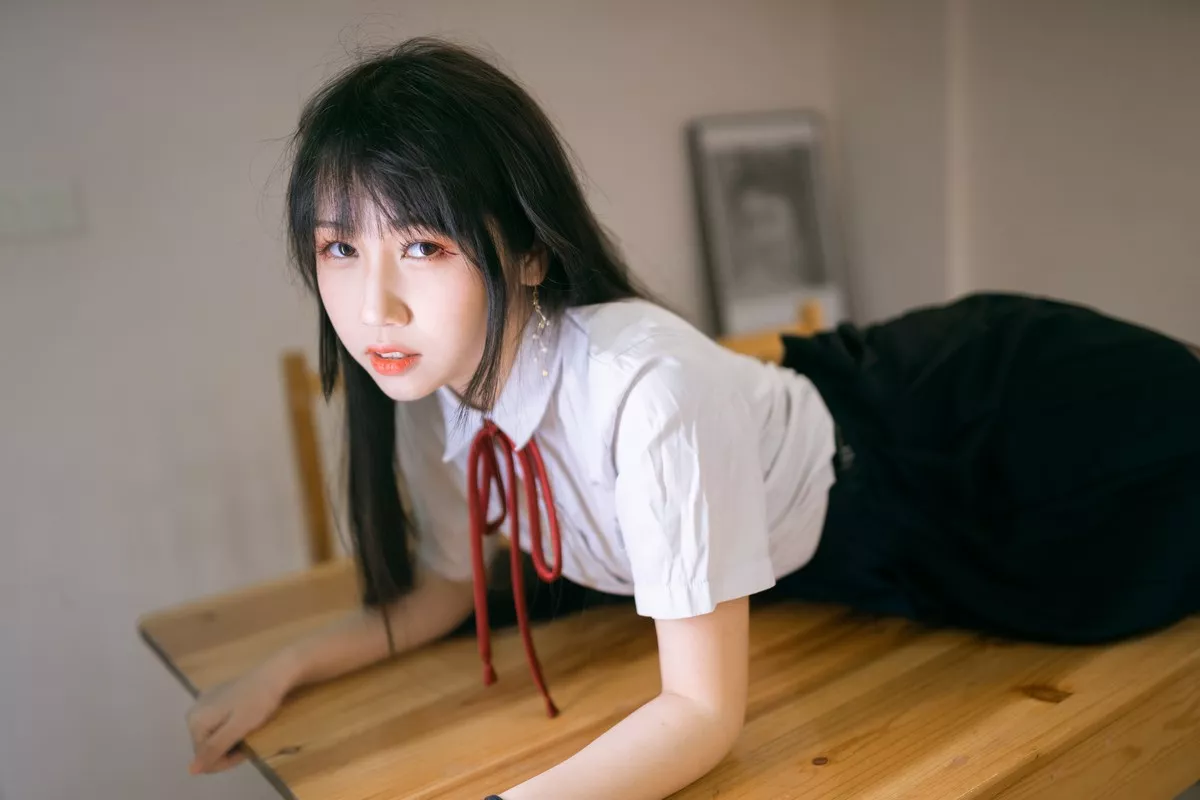 人气Coser不呆猫校服JK主题私房性感黑色短裙下超薄黑丝裤袜极致魅惑写真64P