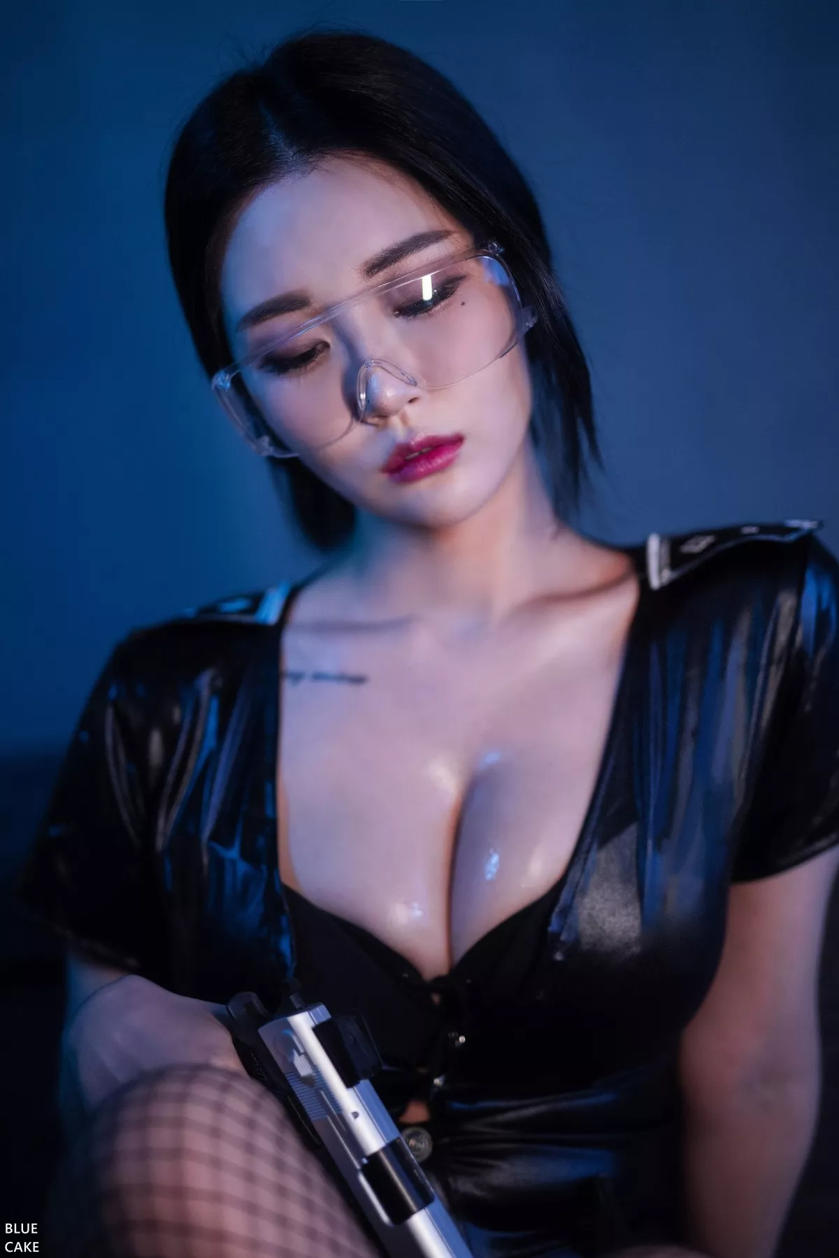 [Bluecake]Bomi-Siren主题私房性感JK制服+黑色皮质短裙套装秀完美身材诱惑写真71P