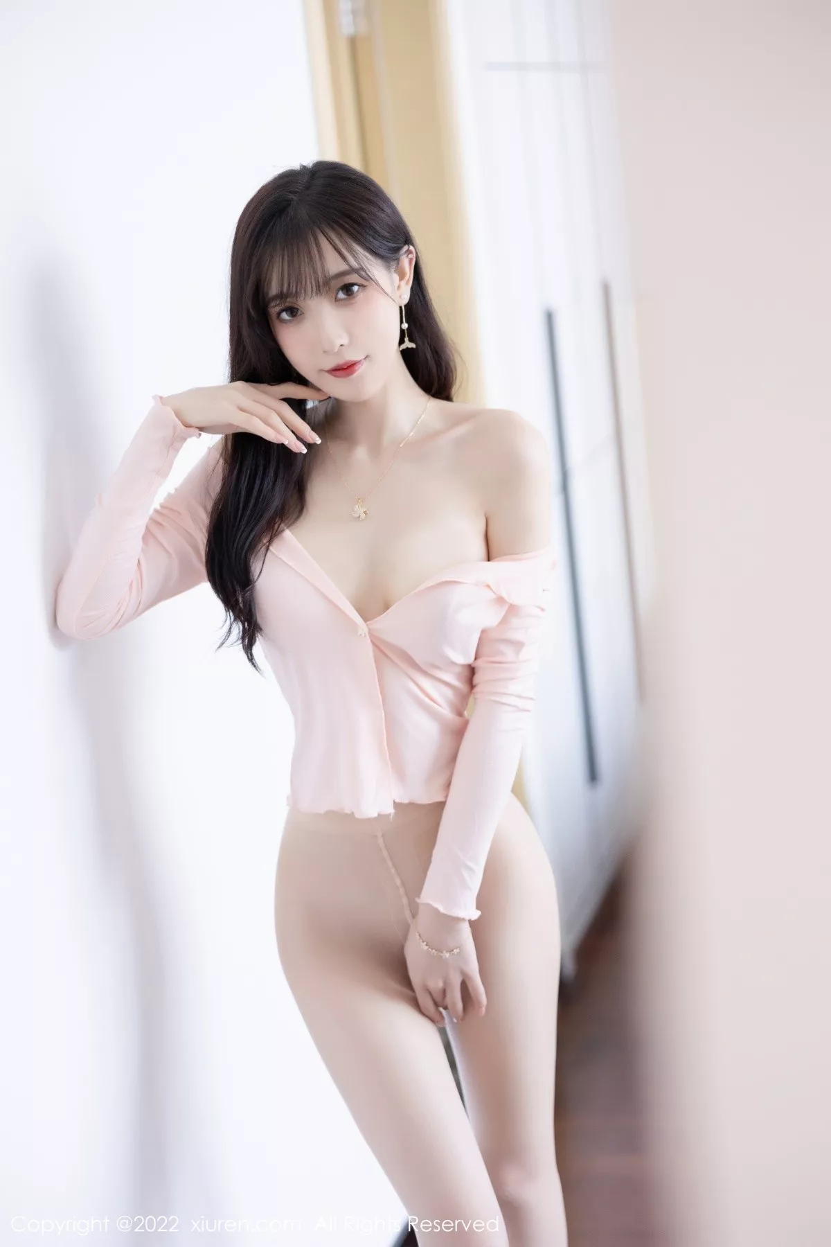 XiuRen第5544期_模特林星阑性感粉色套装配超薄无内肉丝秀曼妙身姿诱惑写真81P