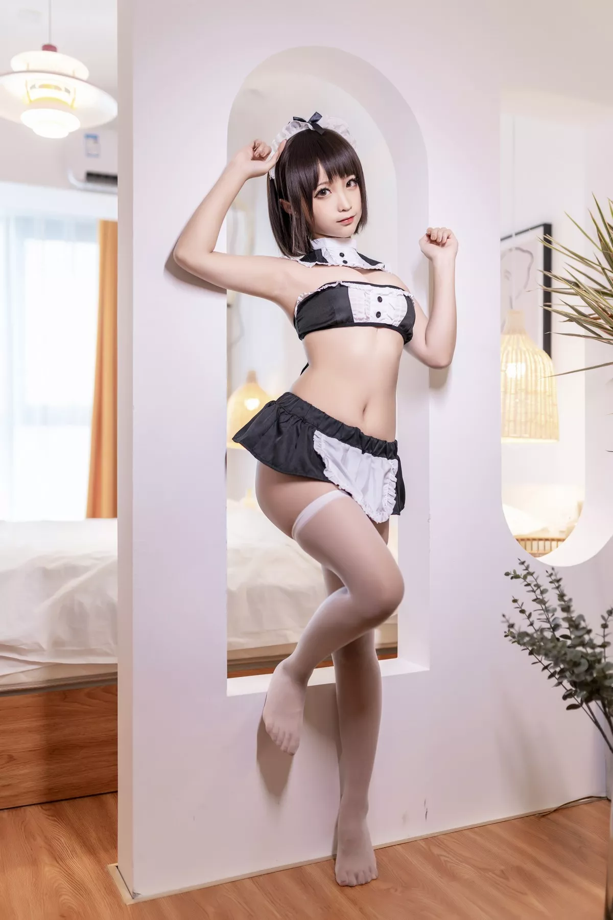 动漫博主蠢沫沫撩汉女仆主题私房超短女仆裙露性感白色内裤秀翘臀诱惑写真40P