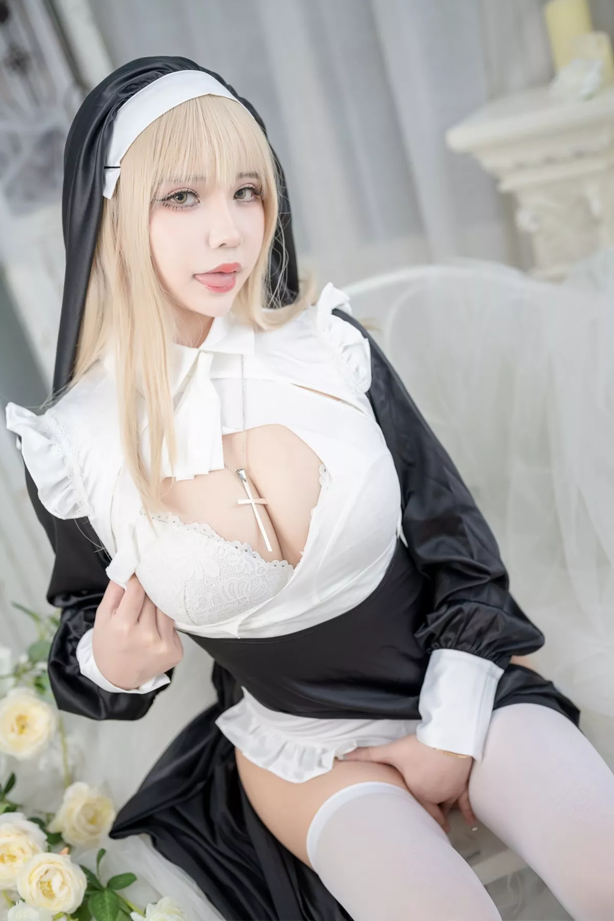 二次元妹子抱走莫子aa生日特辑主题性感修女装扮半脱露豪乳豹纹遮点诱惑写真75P