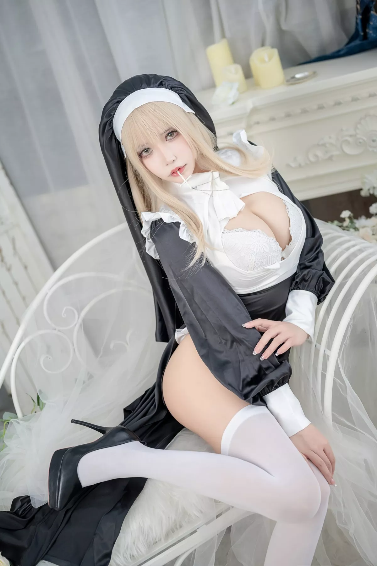 二次元妹子抱走莫子aa生日特辑主题性感修女装扮半脱露豪乳豹纹遮点诱惑写真75P