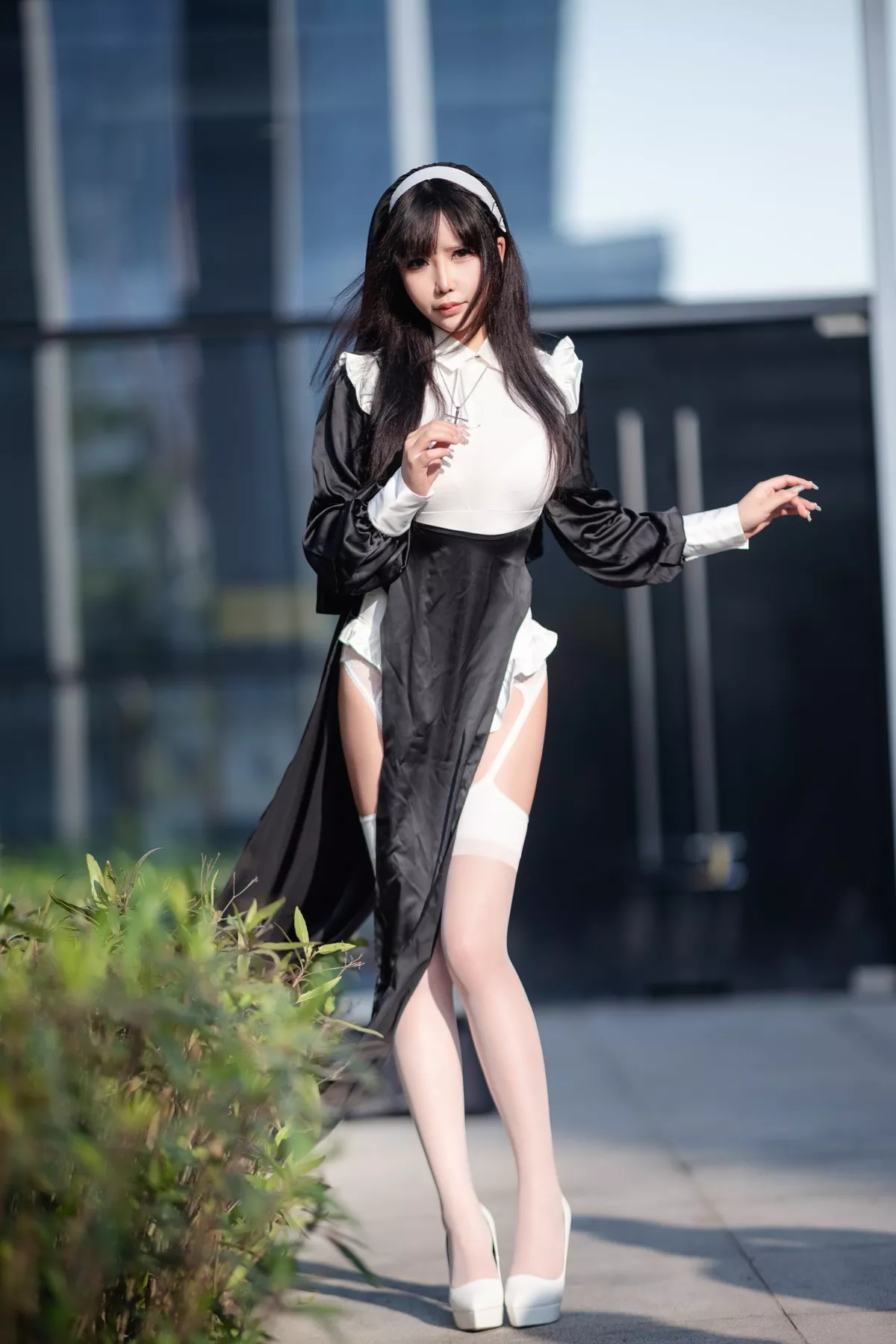 二次元妹子抱走莫子aa生日特辑主题性感修女装扮半脱露豪乳豹纹遮点诱惑写真75P