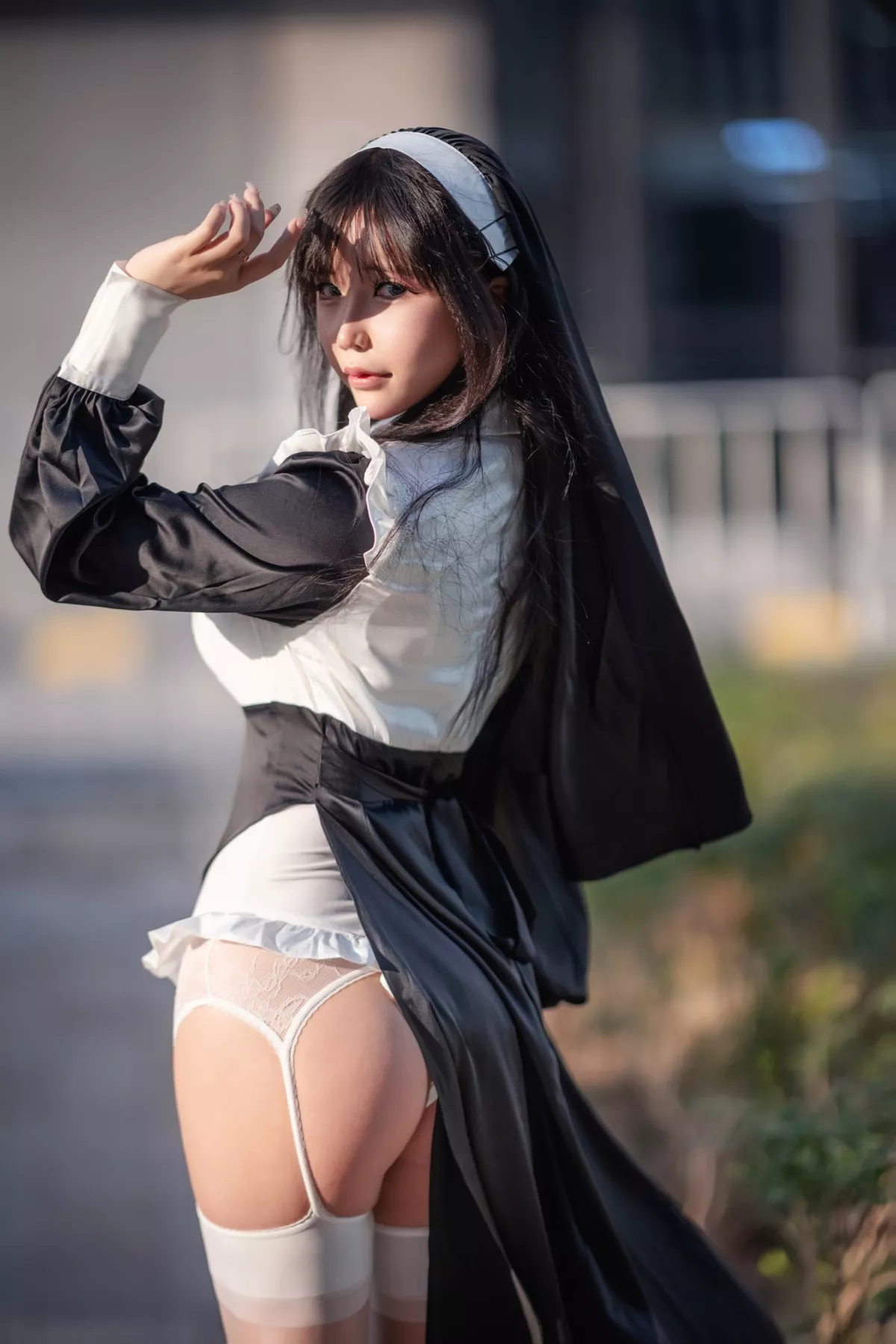 二次元妹子抱走莫子aa生日特辑主题性感修女装扮半脱露豪乳豹纹遮点诱惑写真75P