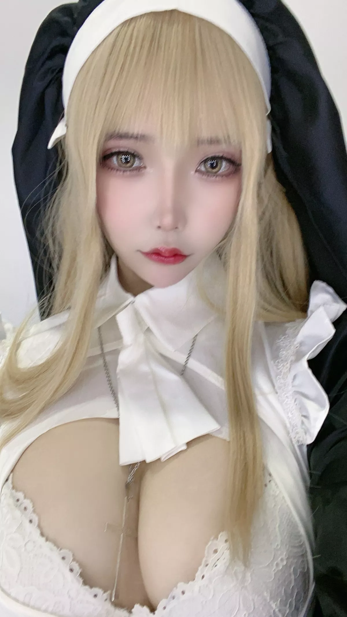 二次元妹子抱走莫子aa生日特辑主题性感修女装扮半脱露豪乳豹纹遮点诱惑写真75P