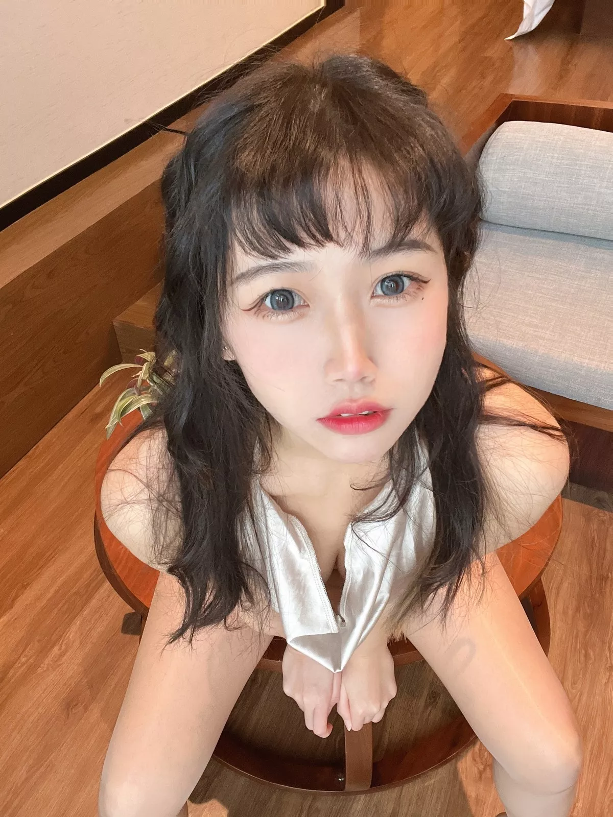 人气Coser不呆猫浴室人妻主题私房浴室性感服饰配超薄开档肉丝湿身诱惑写真42P