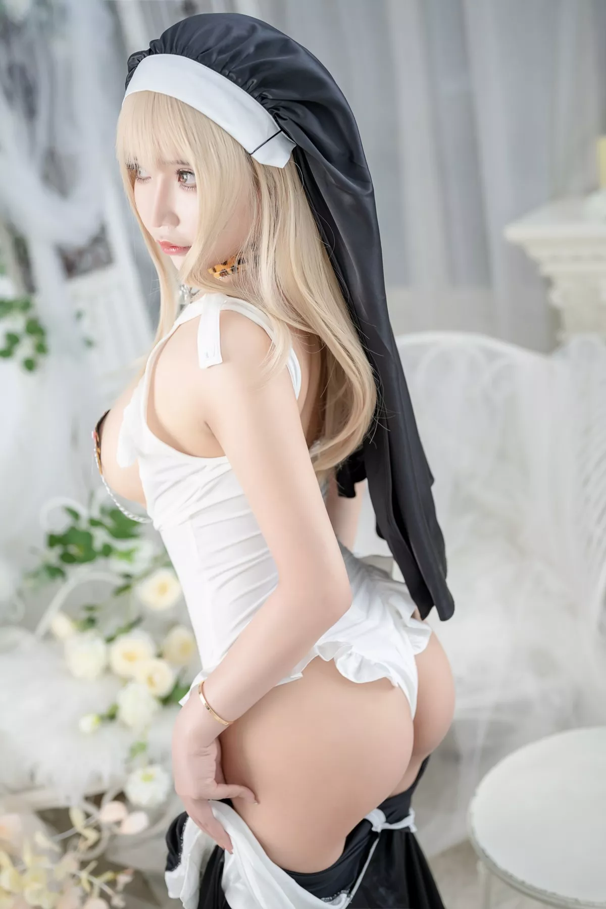 二次元妹子抱走莫子aa生日特辑主题性感修女装扮半脱露豪乳豹纹遮点诱惑写真75P
