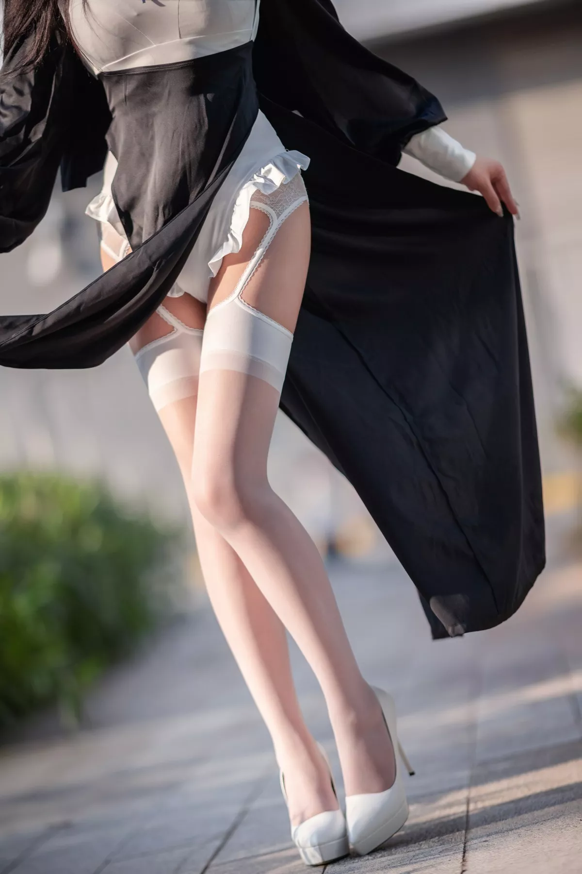 二次元妹子抱走莫子aa生日特辑主题性感修女装扮半脱露豪乳豹纹遮点诱惑写真75P