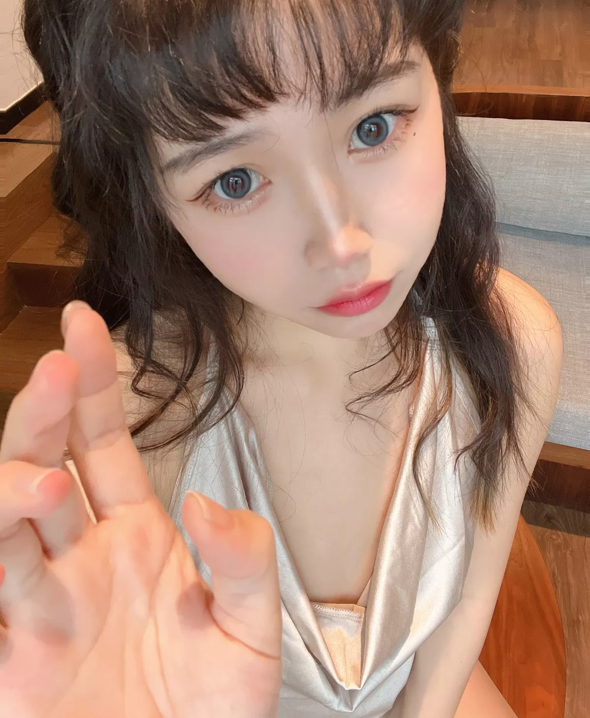人气Coser不呆猫浴室人妻主题私房浴室性感服饰配超薄开档肉丝湿身诱惑写真42P