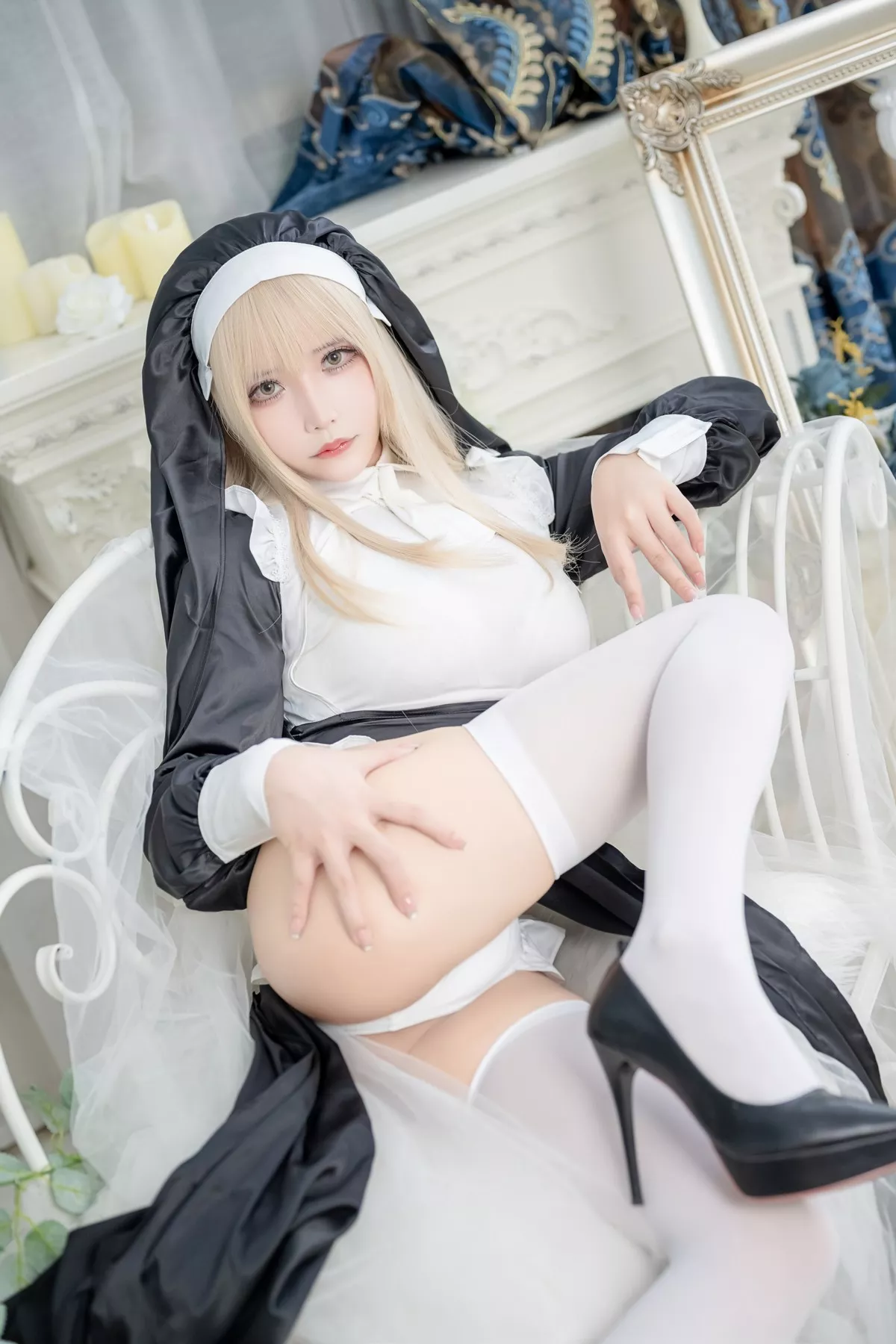 二次元妹子抱走莫子aa生日特辑主题性感修女装扮半脱露豪乳豹纹遮点诱惑写真75P
