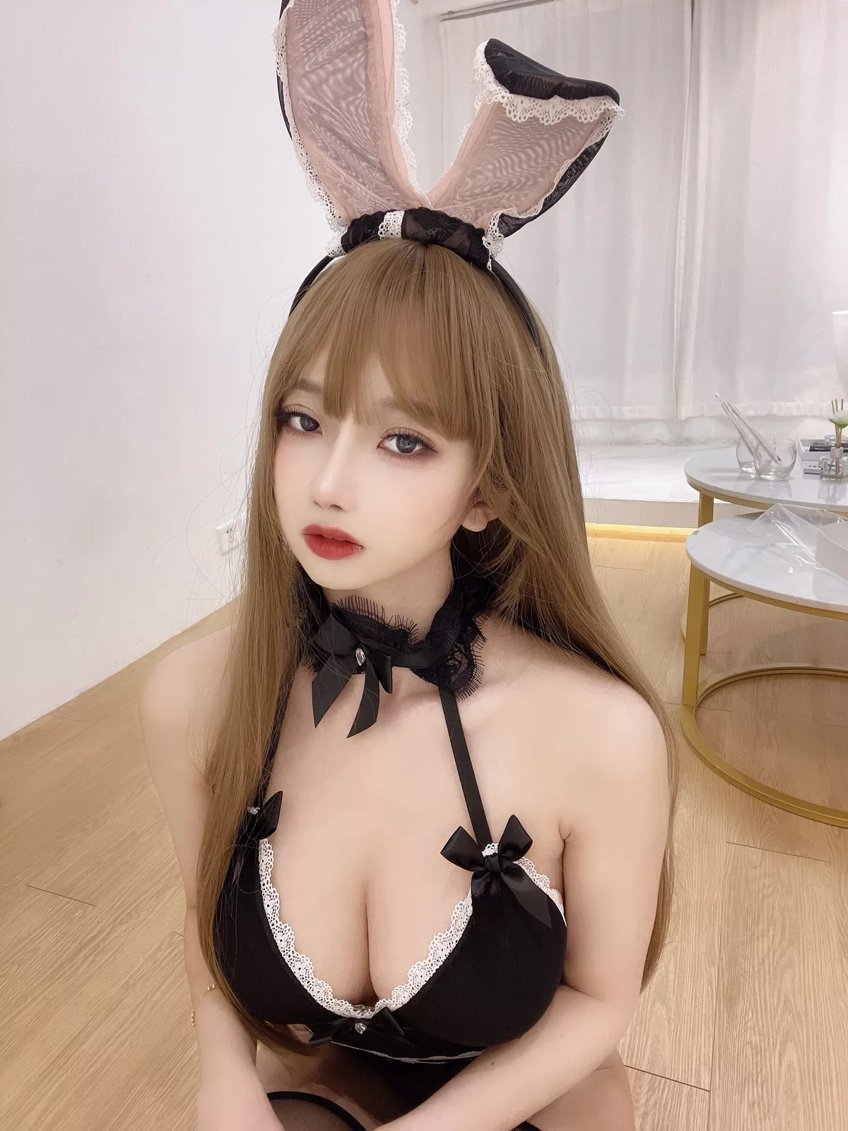 白嫩美少女鬼畜瑶在不在蕾丝兔女郎主题私房性感黑色低胸连体衣露豪乳诱惑写真50P