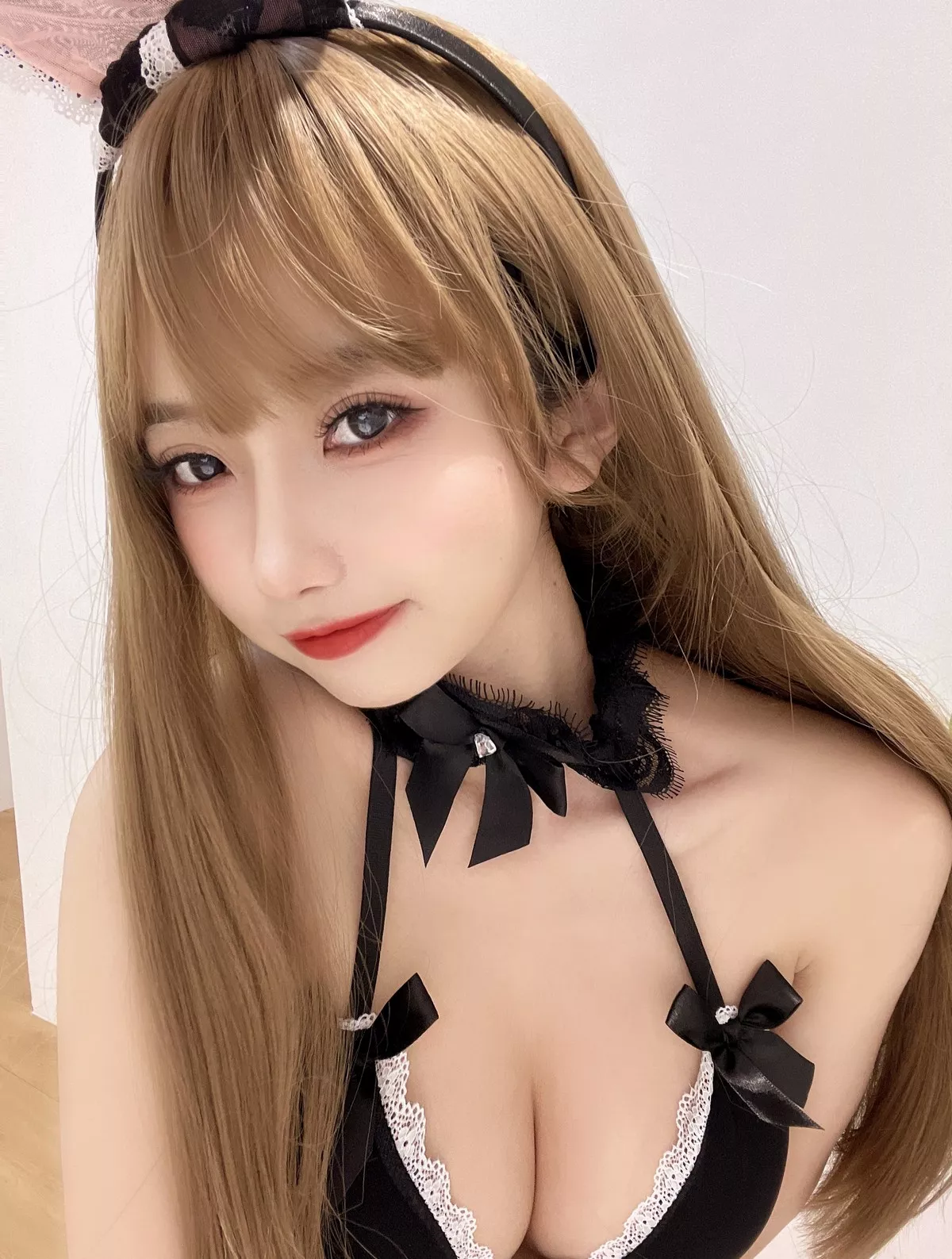 白嫩美少女鬼畜瑶在不在蕾丝兔女郎主题私房性感黑色低胸连体衣露豪乳诱惑写真50P